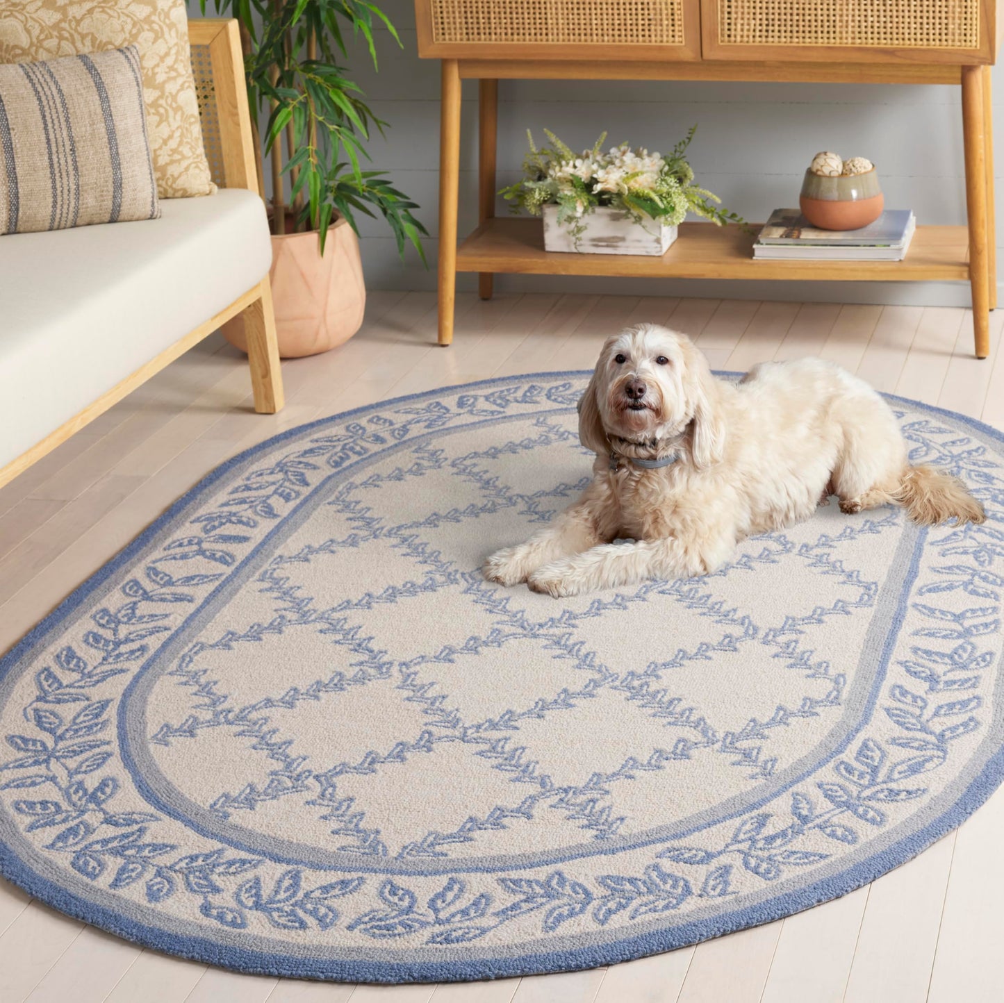 SAFAVIEH Chelsea Collection Area Rug - 4'6" x 6'6" Oval, Ivory & Light Blue, Hand-Hooked French Country Wool, Ideal for High Traffic Areas in Living Room, Bedroom (HK230A)