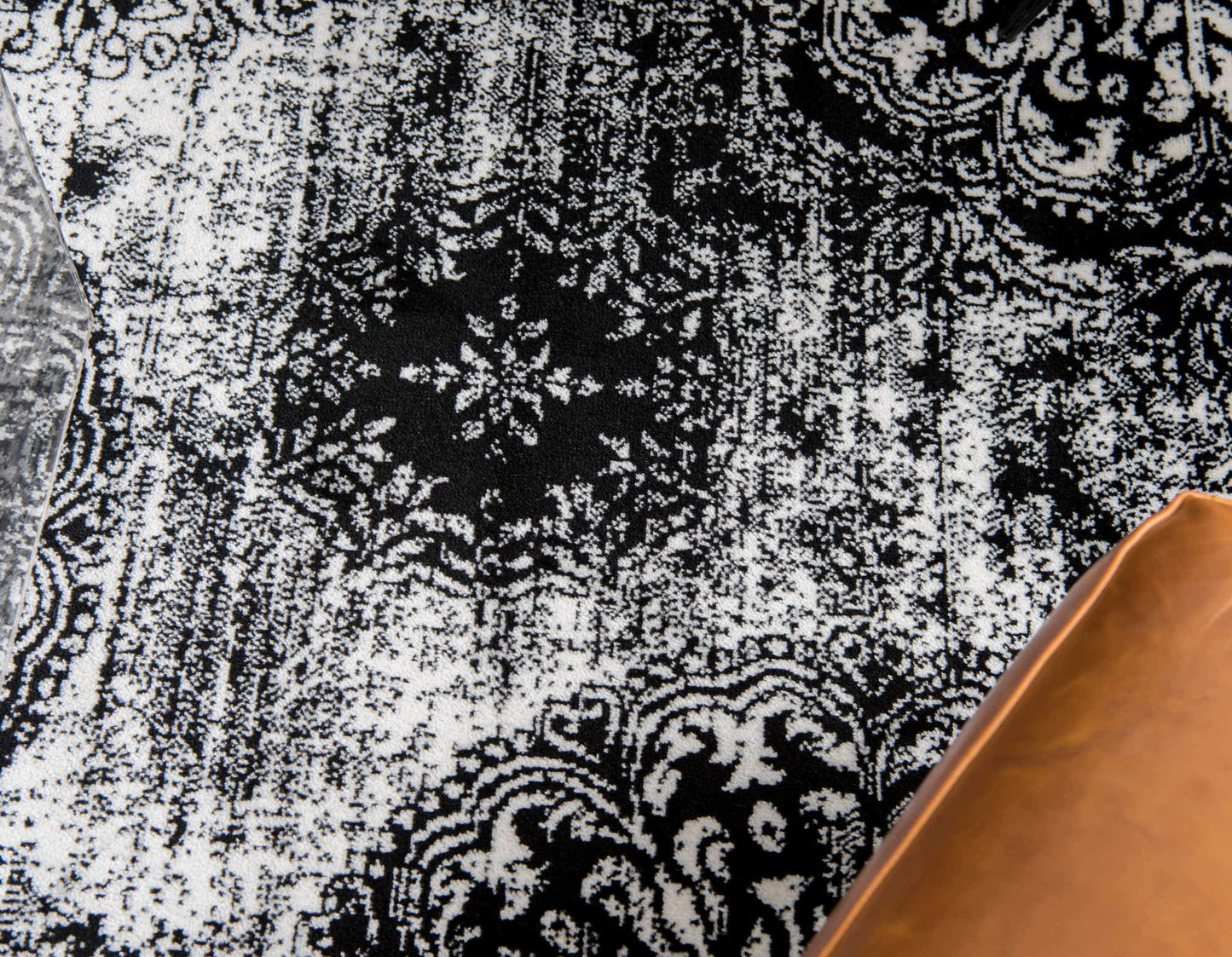 Unique Loom Sofia Collection Area Rug - Grand (4' 1" x 6' 1" Rectangle, Black/ Ivory)