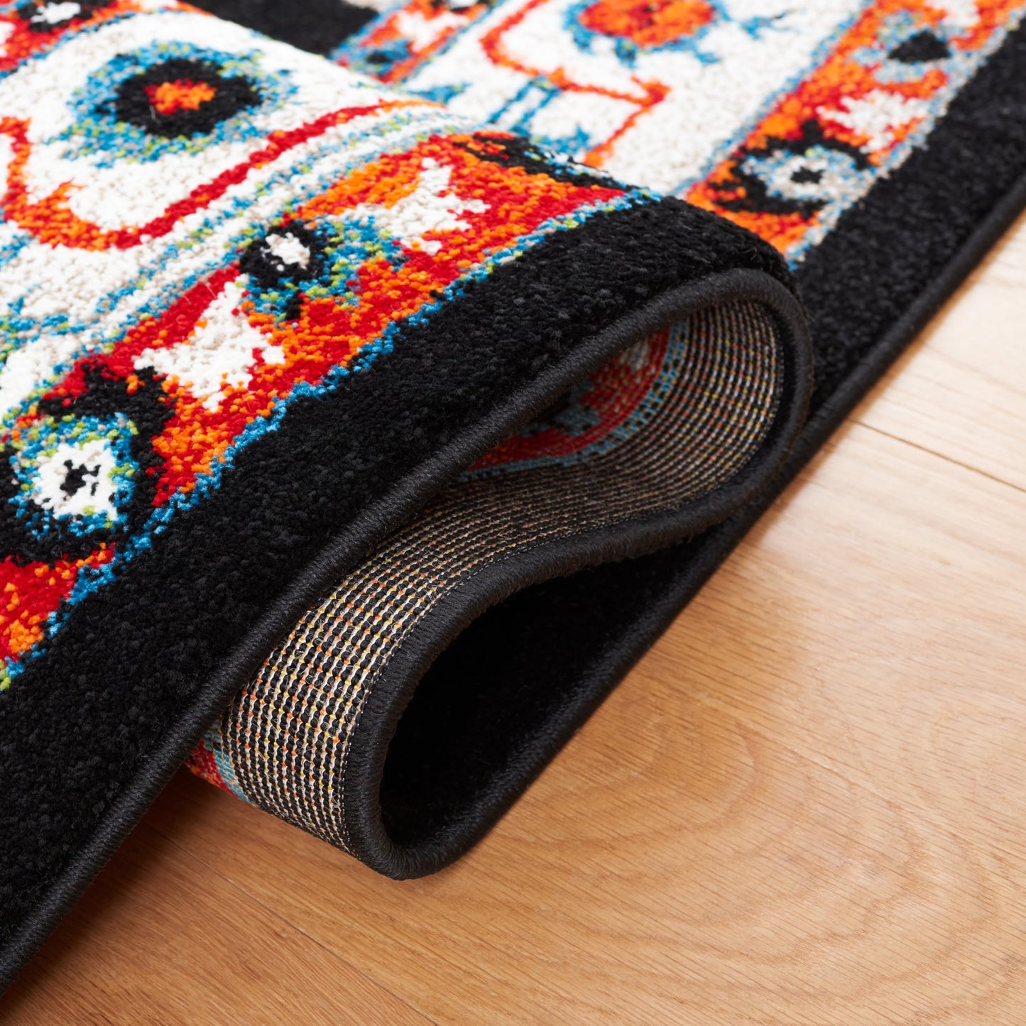 SAFAVIEH Vintage Hamadan Collection Accent Rug - 4' x 6', Red & Black, Medallion Design, Non-Shedding & Easy Care, Ideal for High Traffic Areas in Entryway, Living Room, Bedroom (VTH225P)