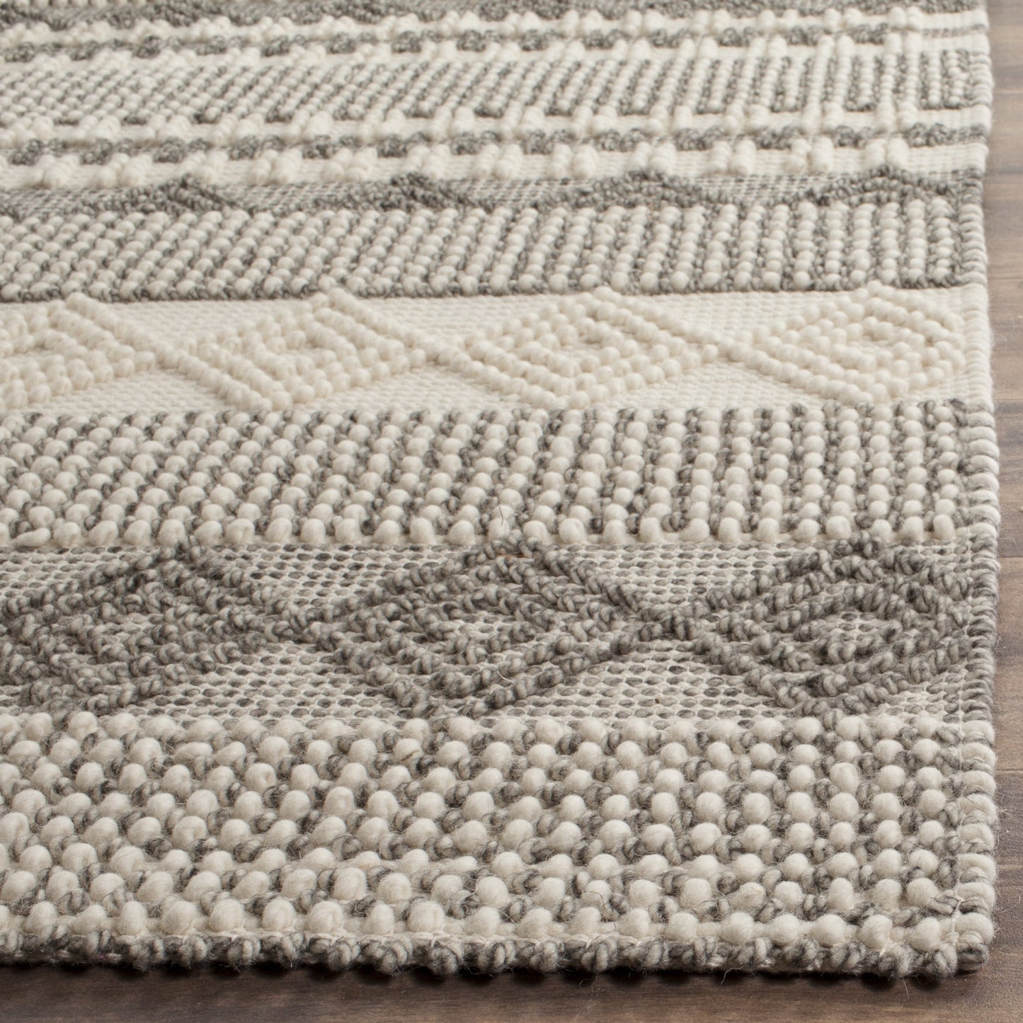 SAFAVIEH Natura Collection Runner Rug - 2'3" x 8', Grey & Ivory, Handmade Moroccan Boho Tribal Wool & Cotton, Ideal for High Traffic Areas in Living Room, Bedroom (NAT102A)
