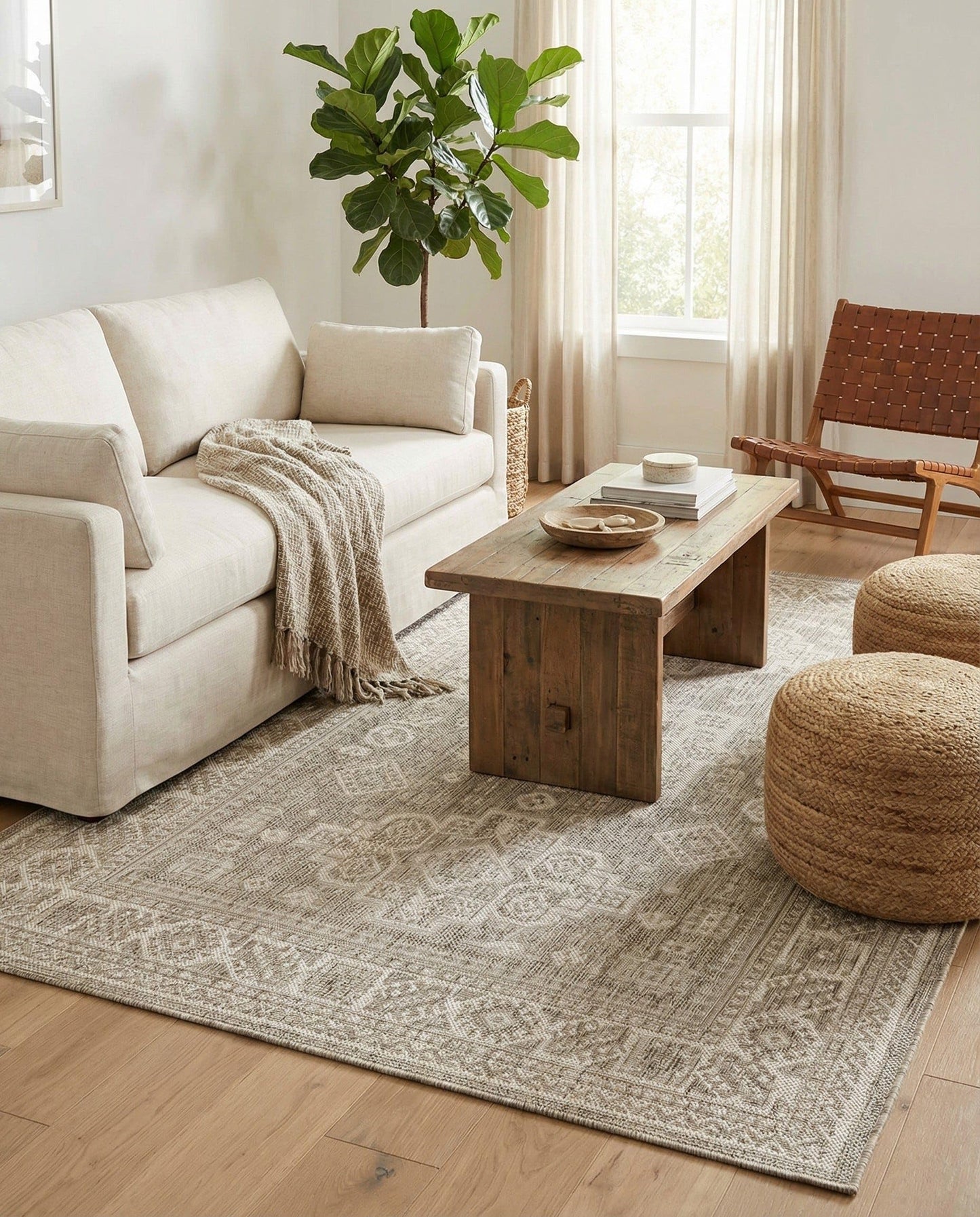 Rugs.com - Outdoor Aztec Rug – 4' 1 x 6' 1 Light Gray Indoor/Outdoor Rug – Weather-Resistant Flatweave for Patios, Decks, and Porches
