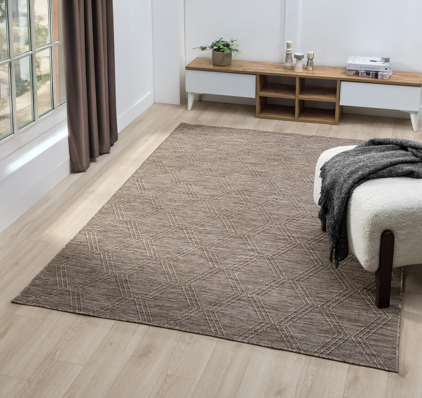 RUGGERRUGS Darla Textured Foldable Indoor Outdoor Rug, 4x6, Weather Resistant, Easy Clean, UV Resistant, Lightweight Contemporary Geometric Patio Carpet for Porch, Deck, Living Room (4' x 6', Beige)