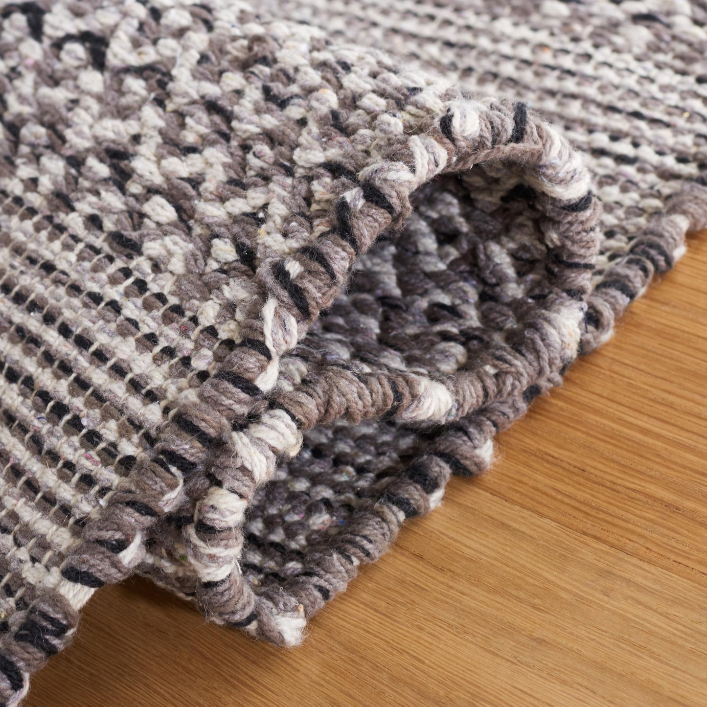 SAFAVIEH Montauk Collection Area Rug - 8' x 10', Ivory & Anthracite, Handmade Flat Weave Boho Farmhouse Cotton Tassel Fringe, Ideal for High Traffic Areas in Living Room, Bedroom (MTK330N)