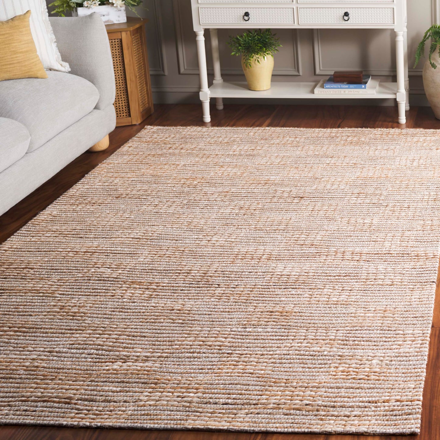 SAFAVIEH Natural Fiber Collection Accent Rug - 4' x 6', Natural & Ivory, Handmade Hemp, Ideal for The Living Room, Dining, Bedroom (NF567A)