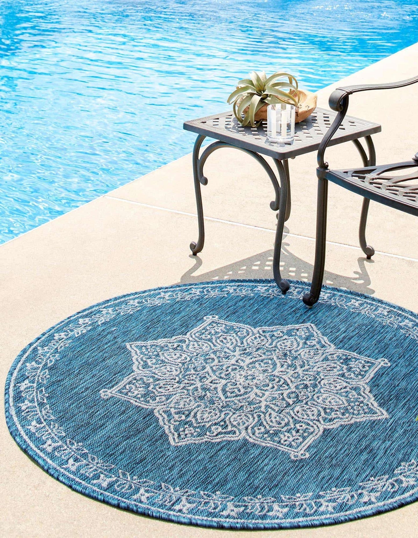 Unique Loom Outdoor Traditional Collection Area Rug - Antique (5' 3" Round Teal/Ivory)