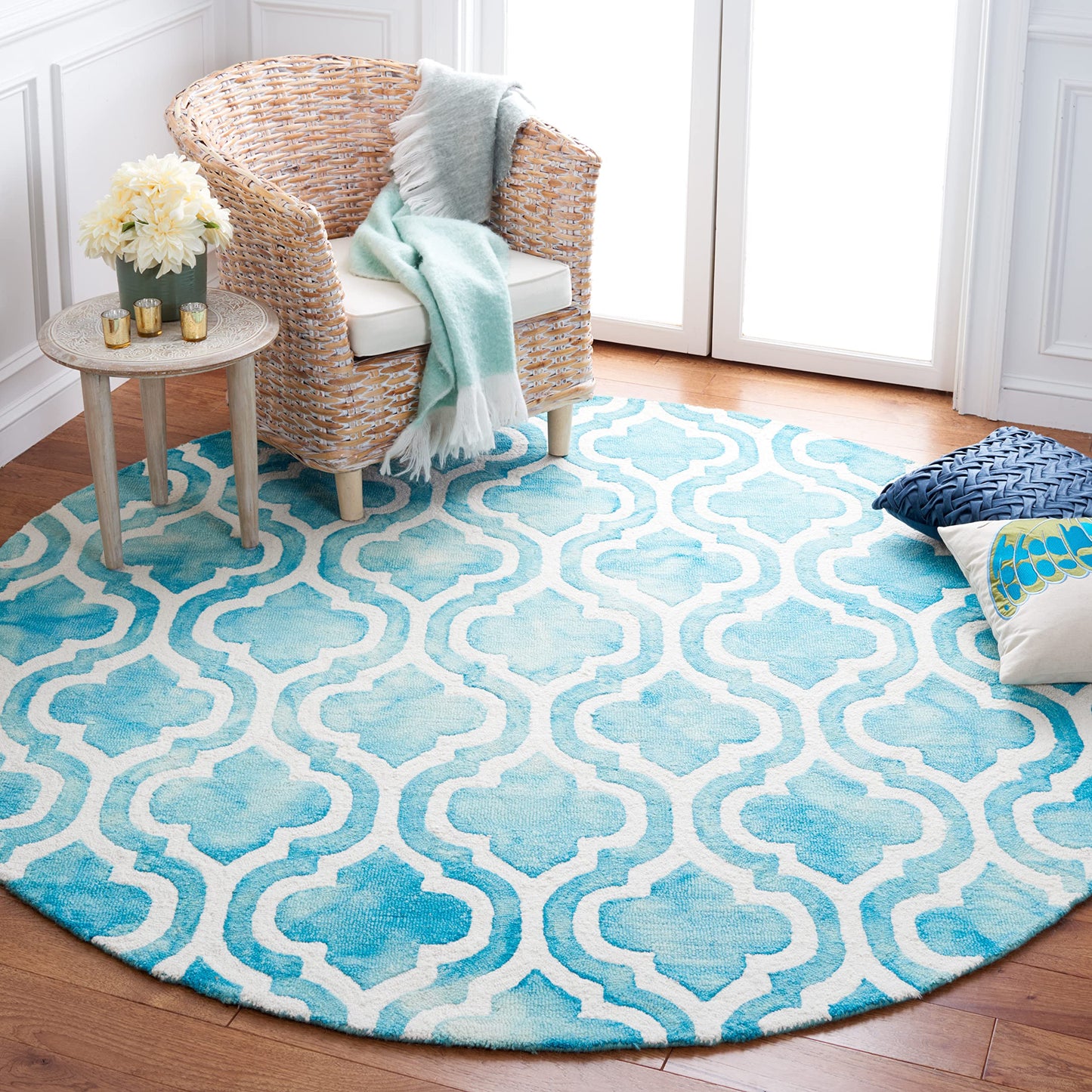 SAFAVIEH Dip Dye Collection Area Rug - 5' Round, Turquoise & Ivory, Handmade Moroccan Watercolor Wool, Ideal for High Traffic Areas in Living Room, Bedroom (DDY537D)
