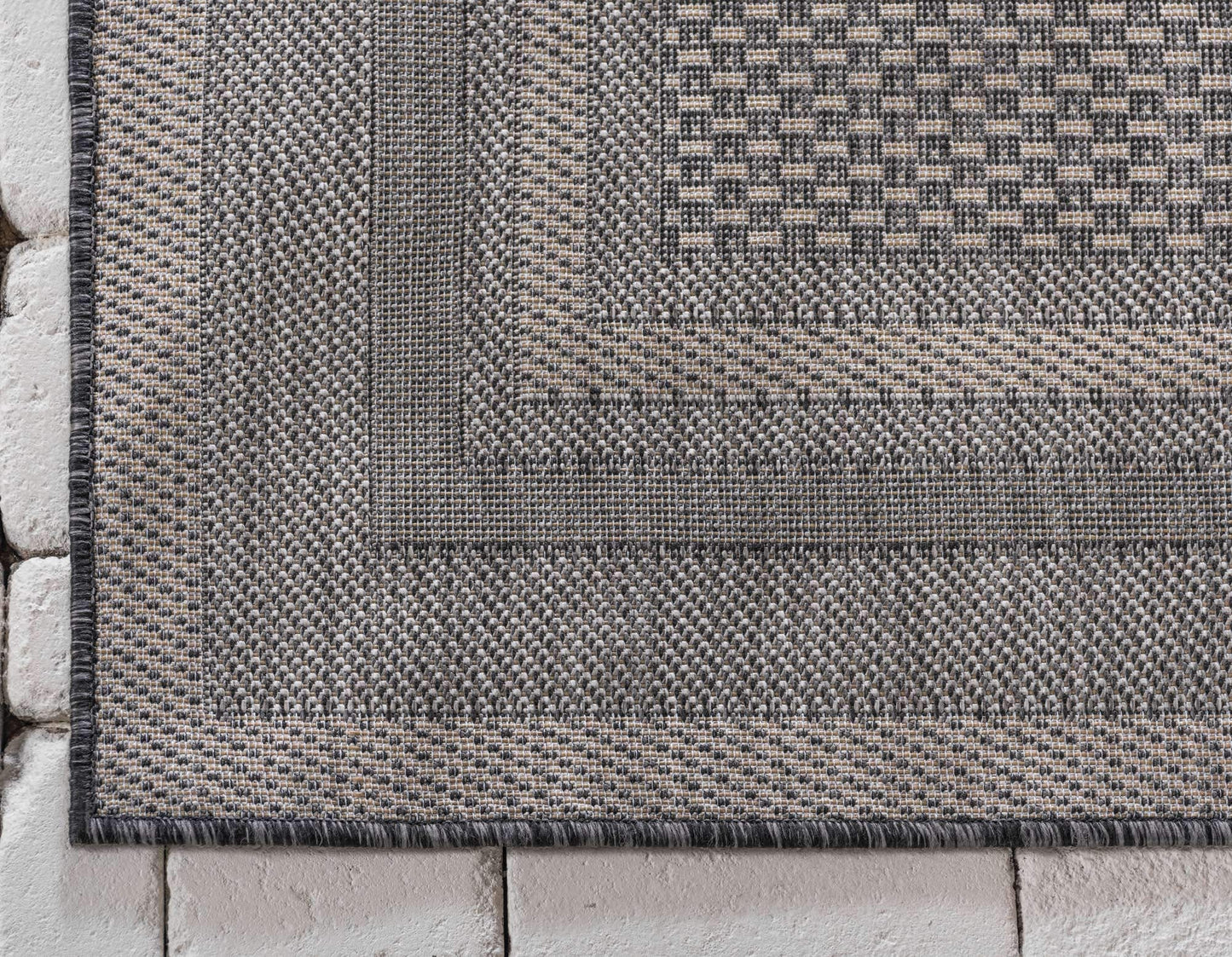 Unique Loom Outdoor Border Collection Area Rug - Soft Border (4' 1" x 6' 1" Rectangle, Black/ Ivory)