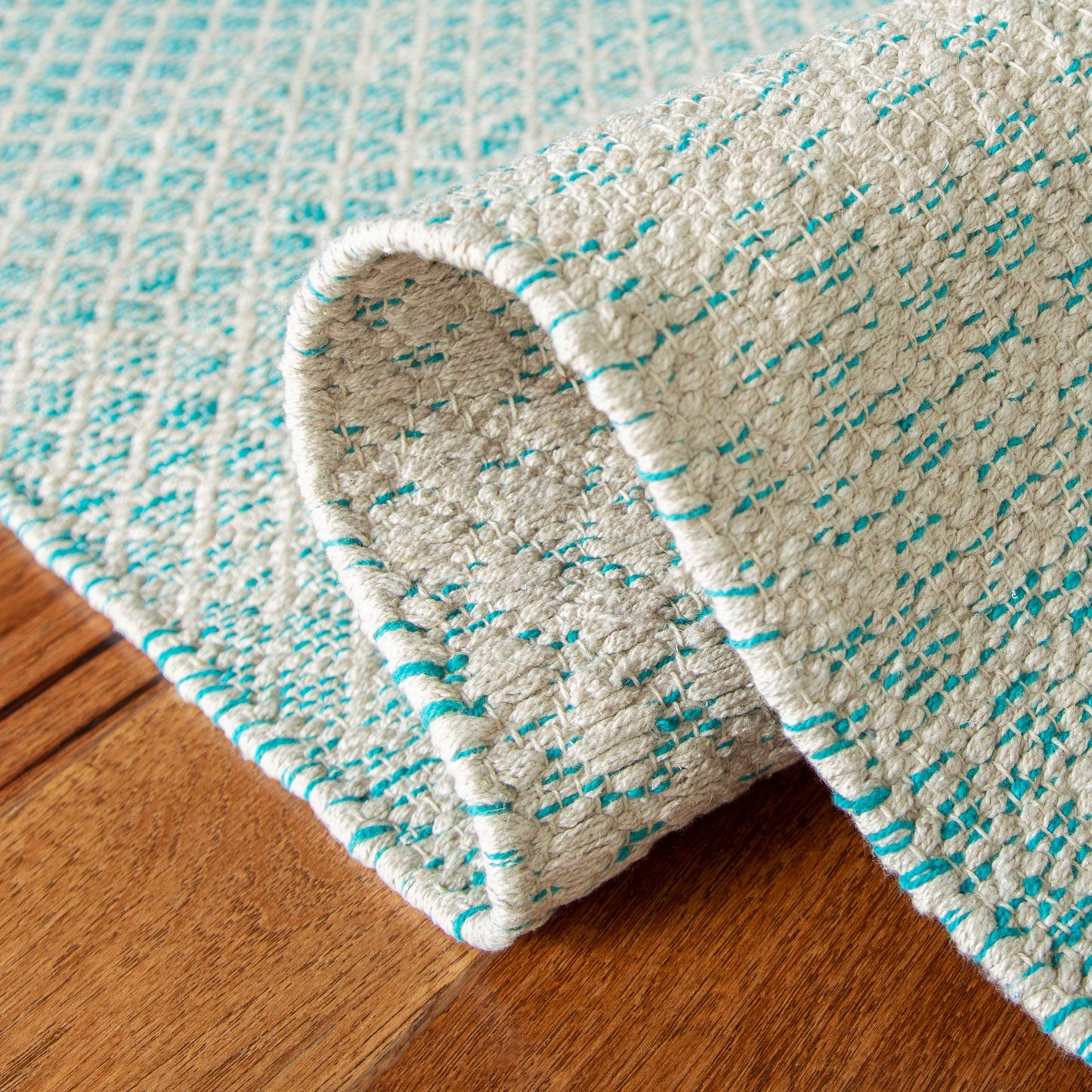 SAFAVIEH Montauk Collection Area Rug - 5' x 8', Turquoise & Ivory, Handmade Cotton, Ideal for High Traffic Areas in Living Room, Bedroom (MTK601E)
