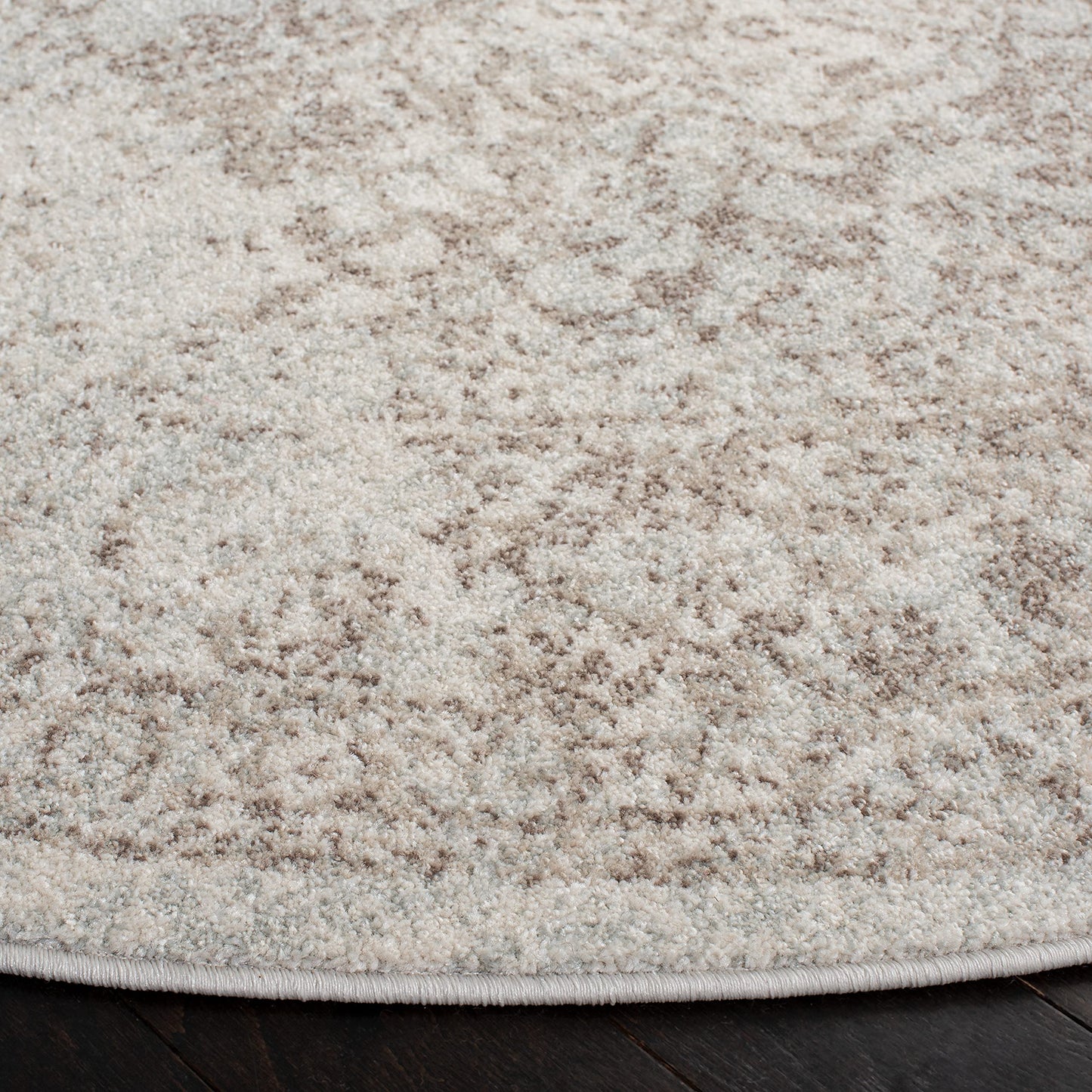 SAFAVIEH Evoke Collection Area Rug - 5' x 8' Oval, Ivory & Taupe, Distressed Design, Non-Shedding & Easy to Clean, Ideal for Living Room, Bedroom, Dining Space (EVK256E)