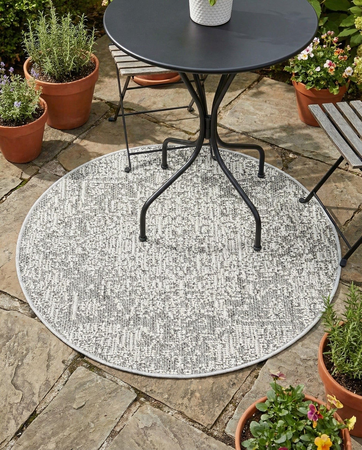 Rugs.com - Outdoor Traditional Rug – 3 Ft Round Light Gray Washable Indoor/Outdoor Rug – Perfect for Patios, Decks, and Porches