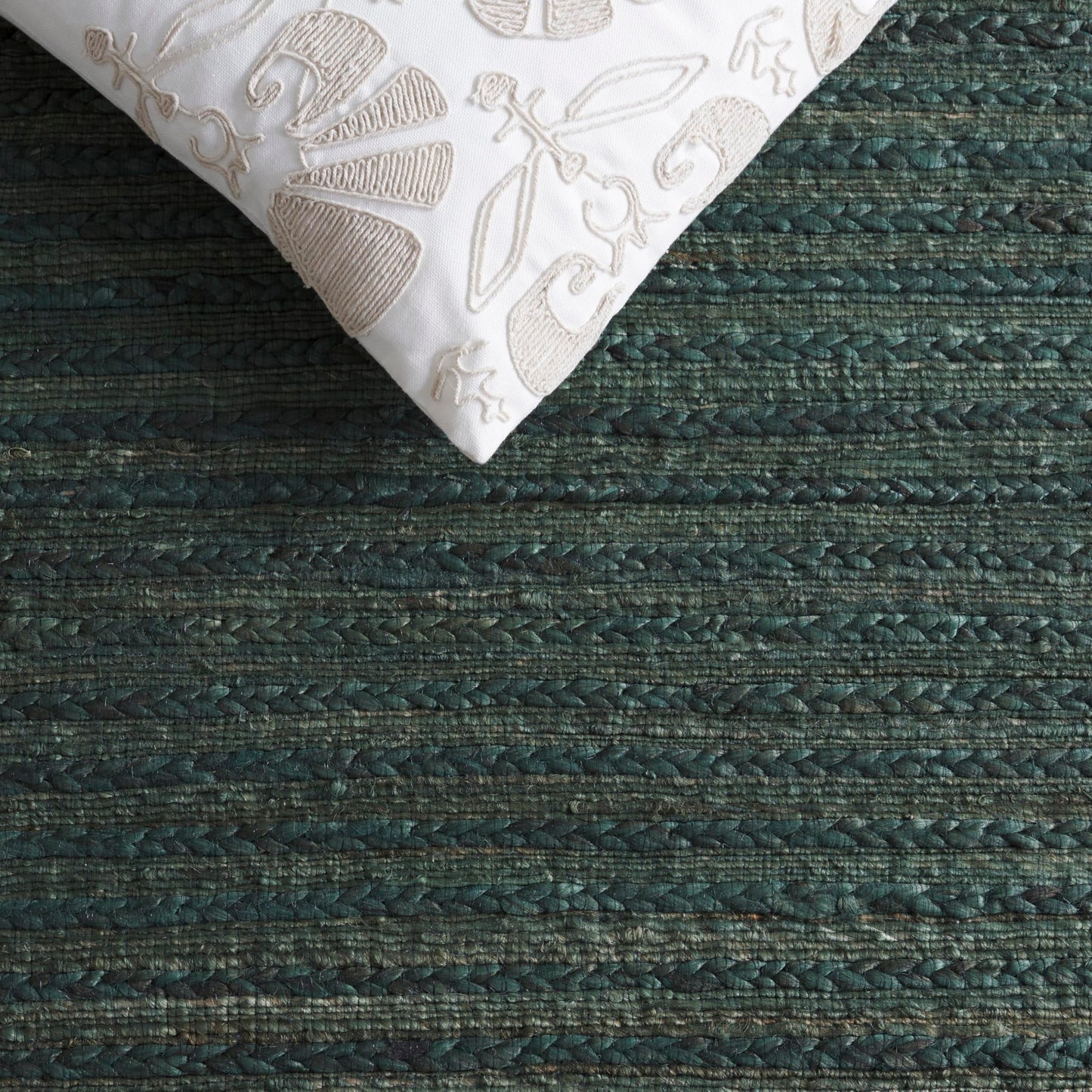 SAFAVIEH Cape Cod Collection Runner Rug - 2'3" x 8', Sage & Natural, Handmade Braided Hemp, Ideal for High Traffic Areas in Living Room, Bedroom (CAP503B)