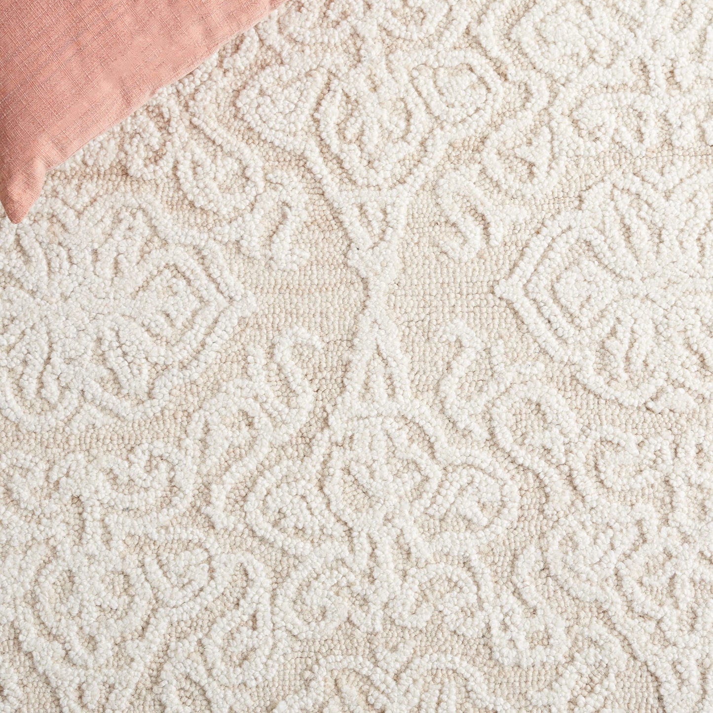 SAFAVIEH Blossom Collection Accent Rug - 2'3" x 4', Beige & Ivory, Handmade Wool, Ideal for High Traffic Areas in Entryway, Living Room, Bedroom (BLM112B)