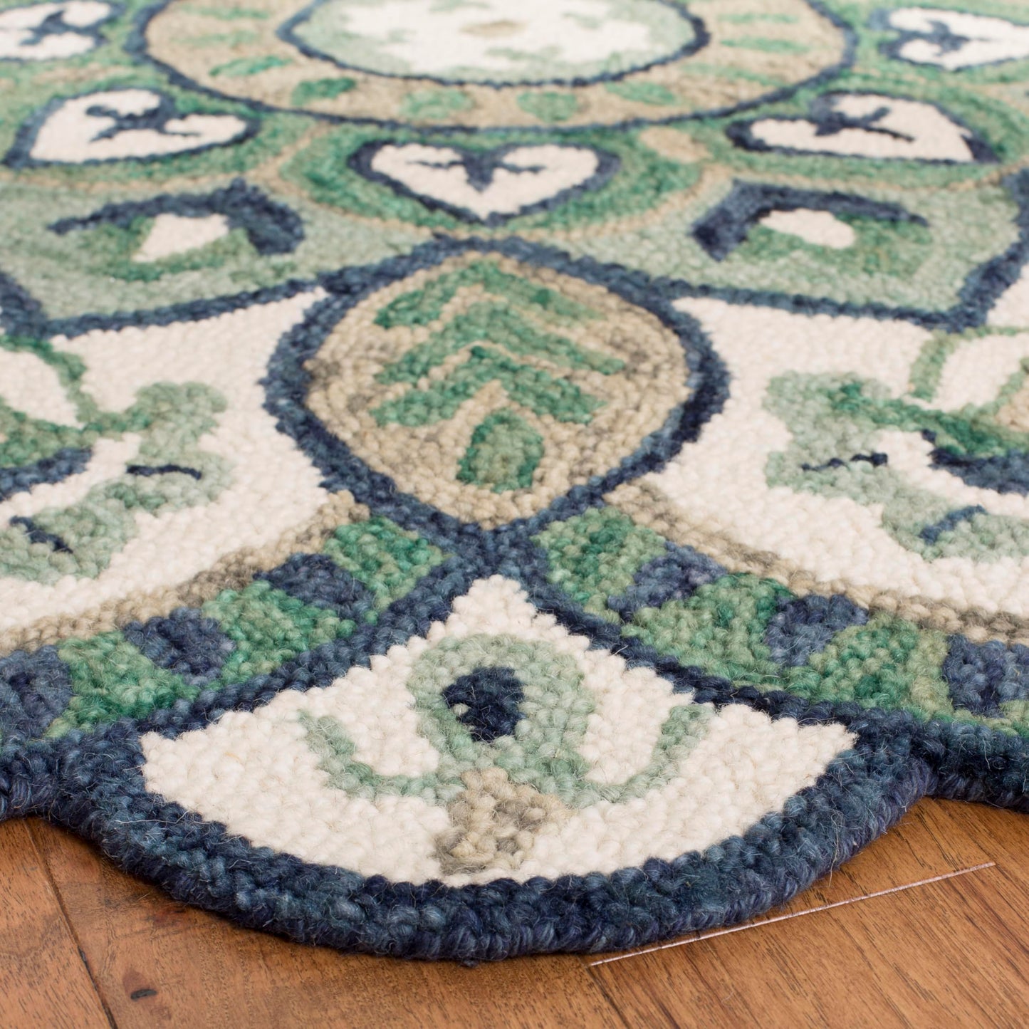SAFAVIEH Novelty Collection Area Rug - 6' Round, Ivory & Blue, Handmade Boho Floral Rustic Country Wool, Ideal for High Traffic Areas in Living Room, Bedroom (NOV604M)