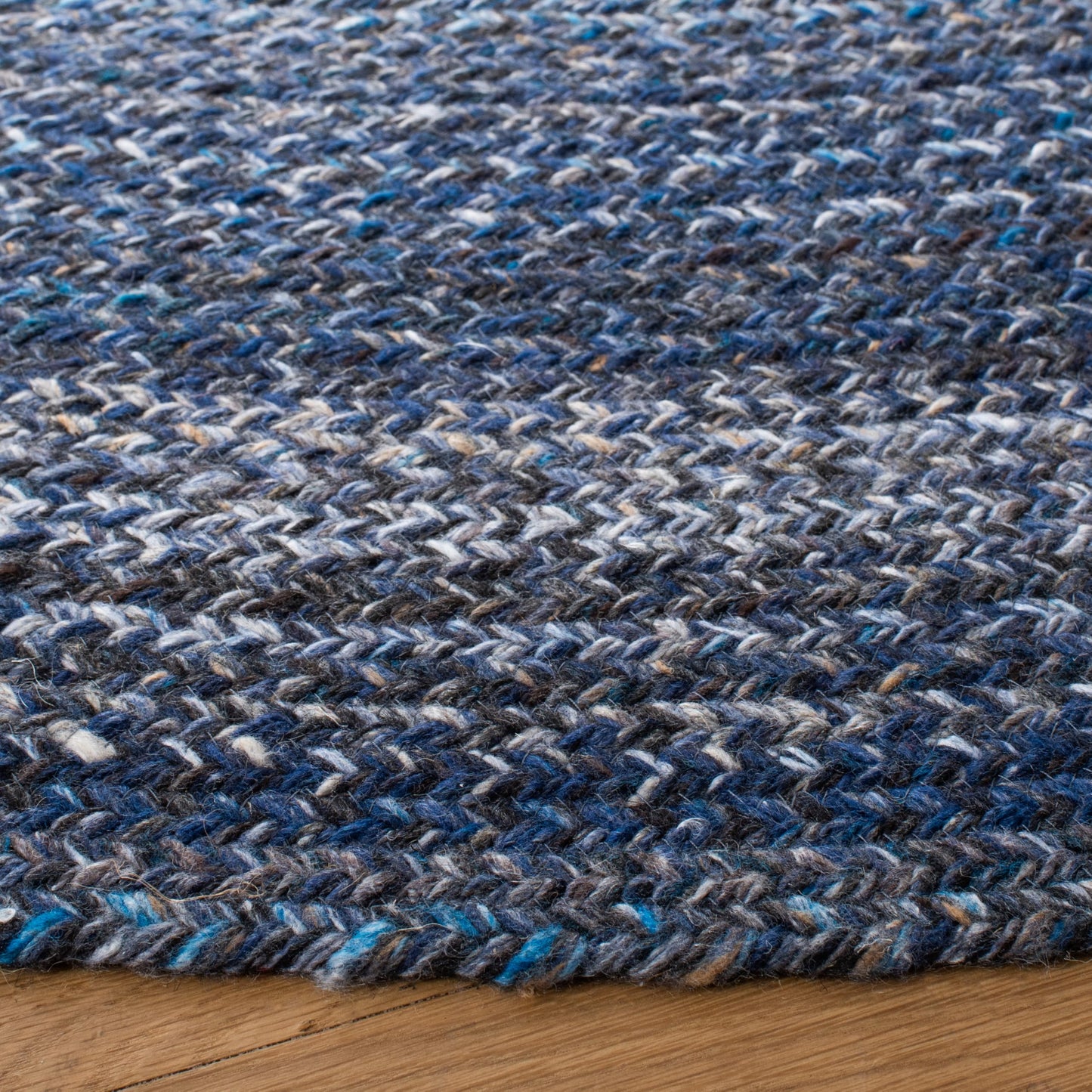 SAFAVIEH Braided Collection 5' Round Navy BRD851N Handmade Country Cottage Reversible Area Rug