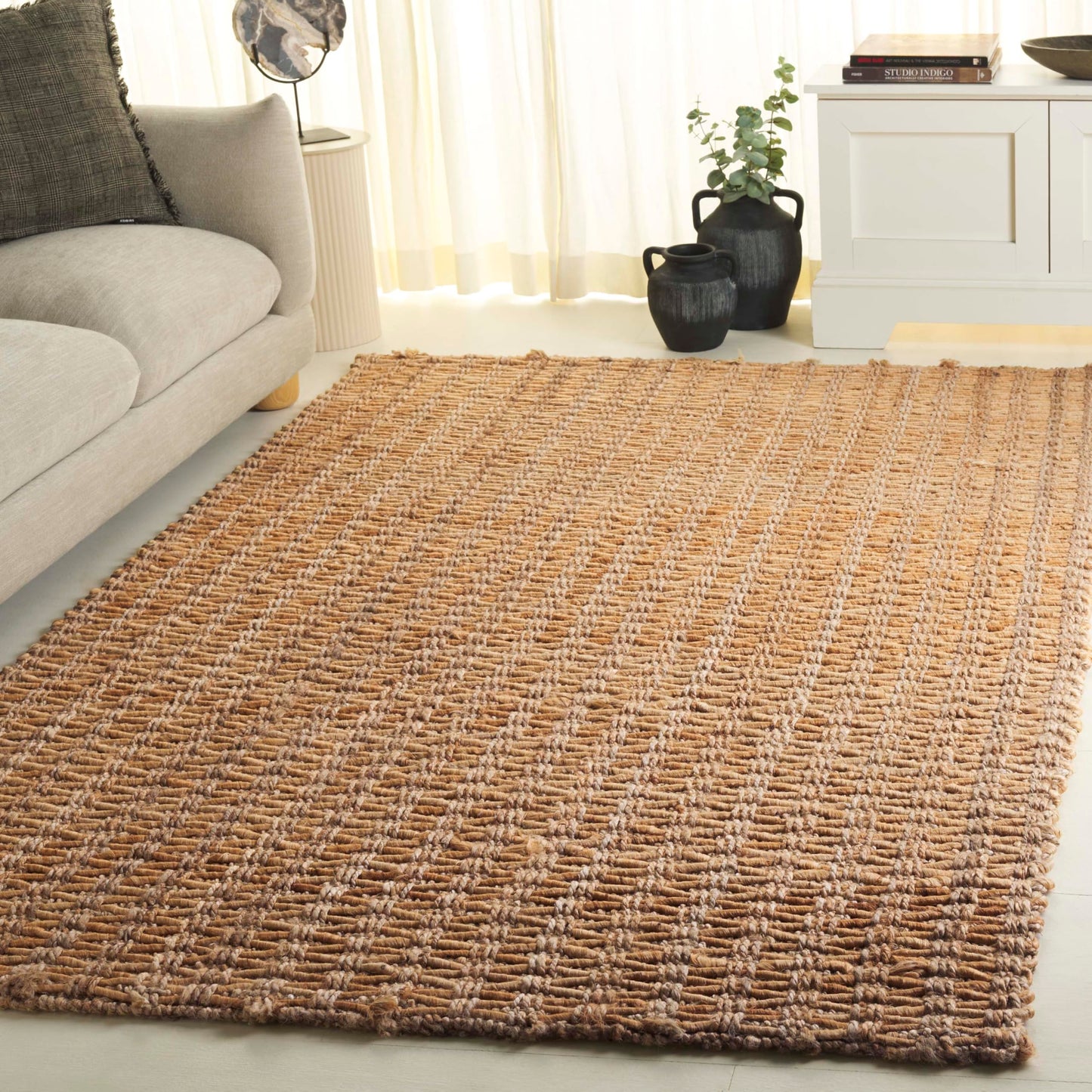 SAFAVIEH Natural Fiber Collection Area Rug - 4' x 6', Natural, Handmade Jute, Ideal for Living Room, Bedroom, Home Office, Dining Space (NF193A-4)