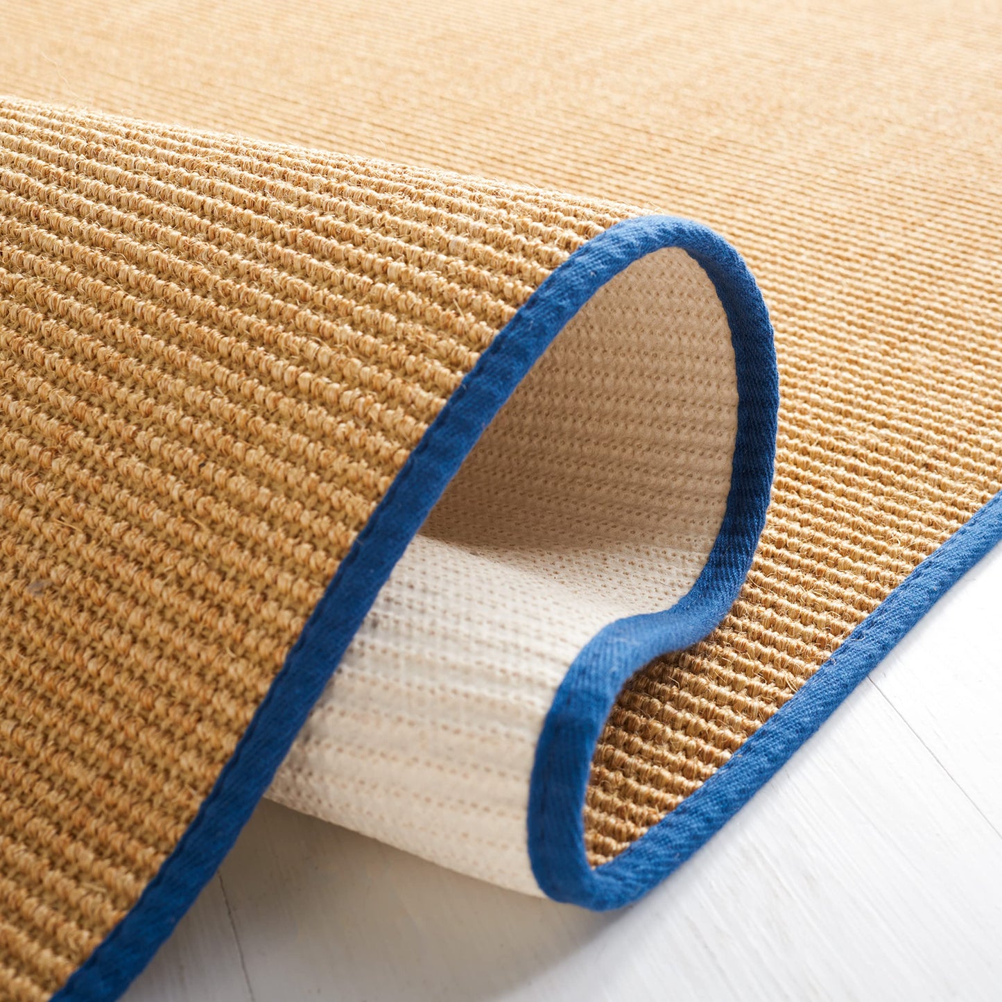 Martha Stewart x SAFAVIEH Area Rug Collection - 3' x 5', Natural & Navy, Sisal & Jute, Farmhouse Style, Ideal for Living Room, Bedroom, Foyer, Accent Space (MSR9501D)