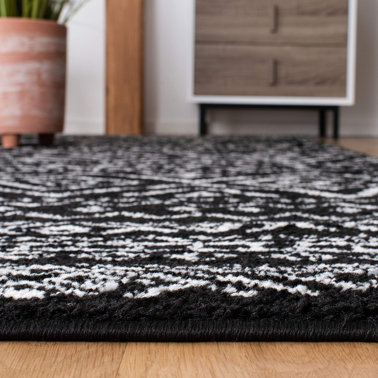 SAFAVIEH Area Rug 10x13 - Tulum Collection - Large - Black & Ivory, Moroccan Boho Distressed Design, Non-Shedding & Easy to Clean, Ideal for Living Room, Bedroom, Dining Space (TUL267Z)