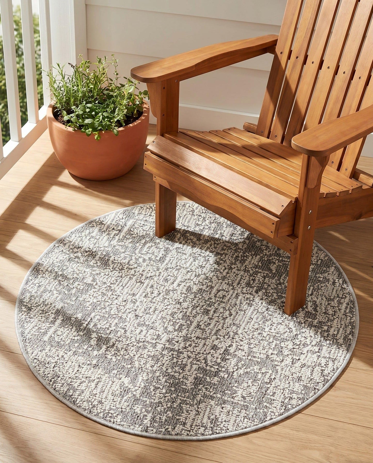 Rugs.com - Outdoor Traditional Rug – 3 Ft Round Light Gray Washable Indoor/Outdoor Rug – Perfect for Patios, Decks, and Porches