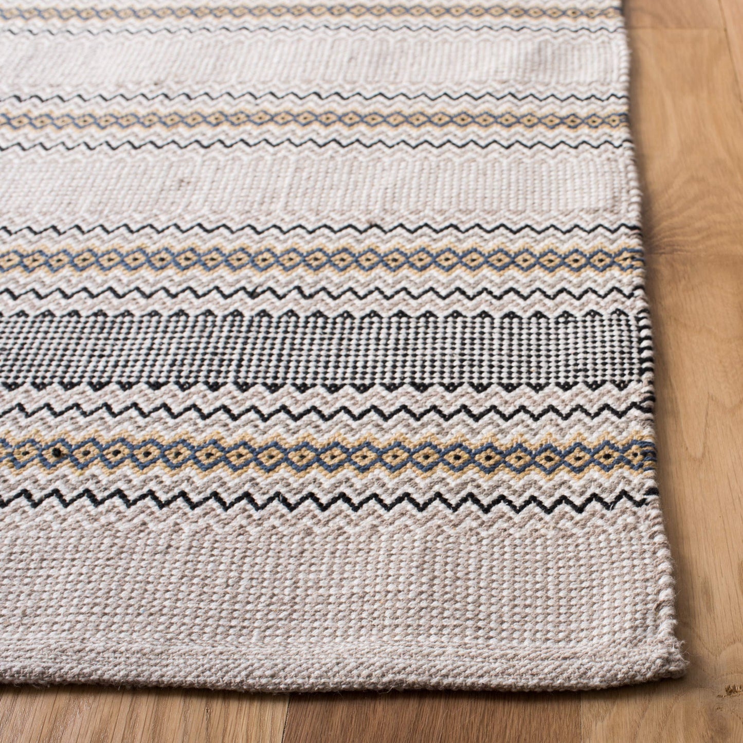 SAFAVIEH Area Rug 8x10 - Montauk Collection - Large - Blue & Beige, Handmade Cotton, Stripe Pattern, Ideal for Living Room, Bedroom, Office, Dining Space (MTK536M)