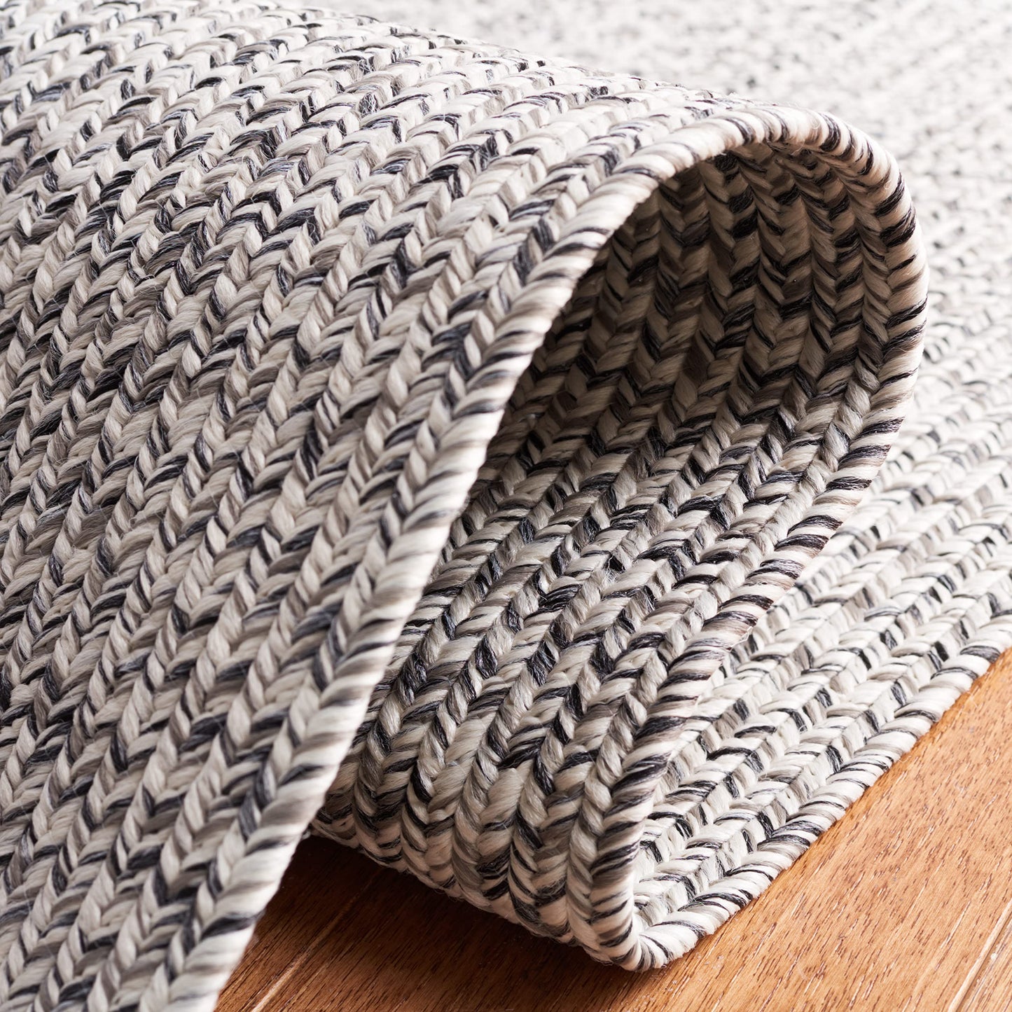 SAFAVIEH Washable Rug Outdoor Braided Collection - 5' x 8', Grey & Ivory, Handmade & Reversible, Non-Shedding & Easy to Clean, Ideal for Patio, Backyard, Mudroom (BRA201F)