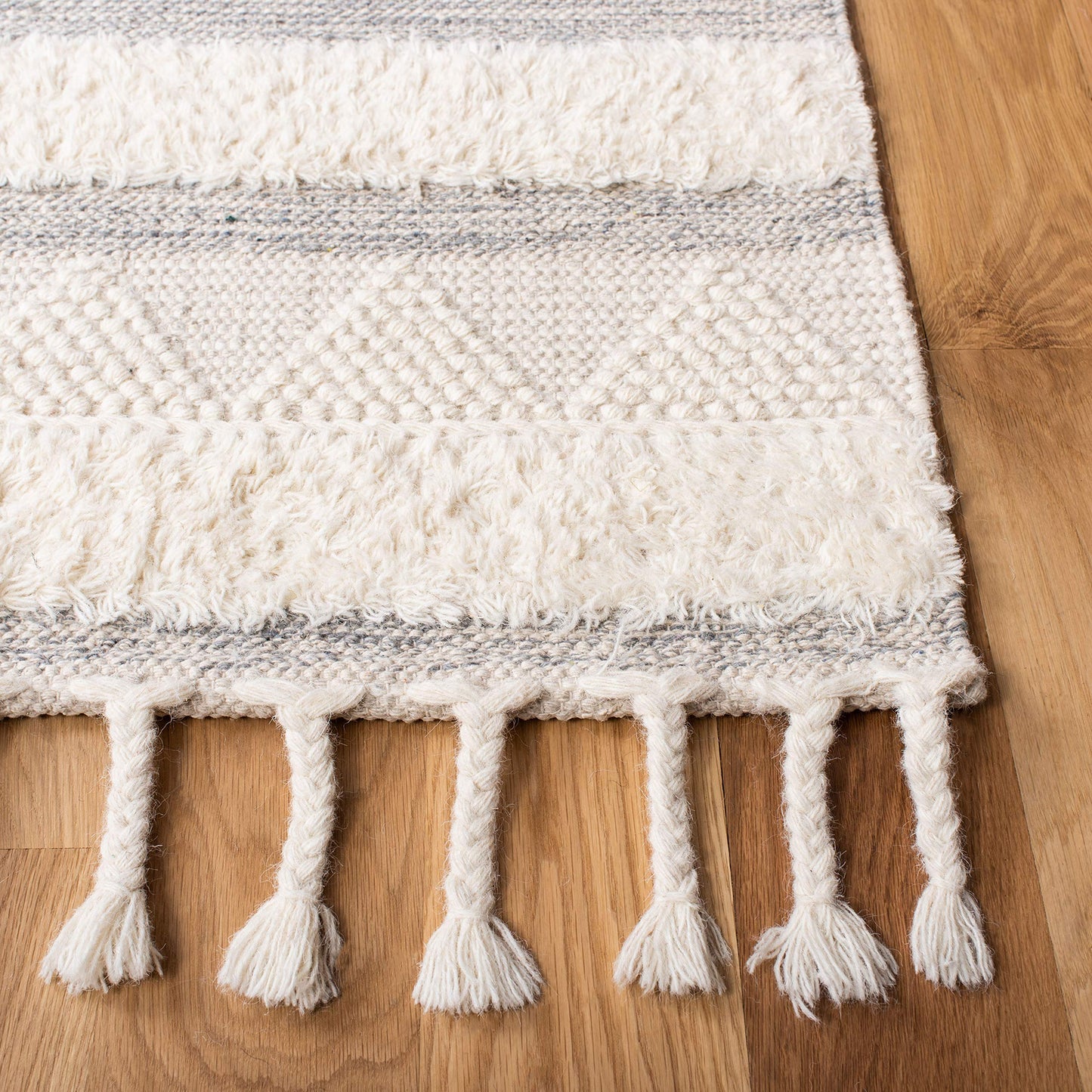 SAFAVIEH Kenya Collection Accent Rug - 3' x 5', Ivory & Grey, Handmade Moroccan Boho Tribal Tassel Wool, Ideal for High Traffic Areas in Entryway, Living Room, Bedroom (KNY959A)