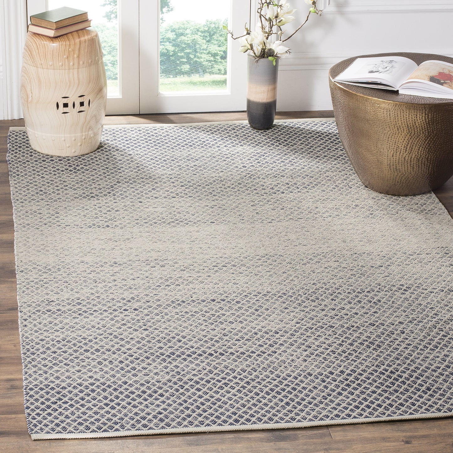 SAFAVIEH Area Rug 8x10 - Montauk Collection - Large - Navy & Ivory, Handmade Cotton, Ideal for Living Room, Bedroom, Office, Dining Space (MTK601C)