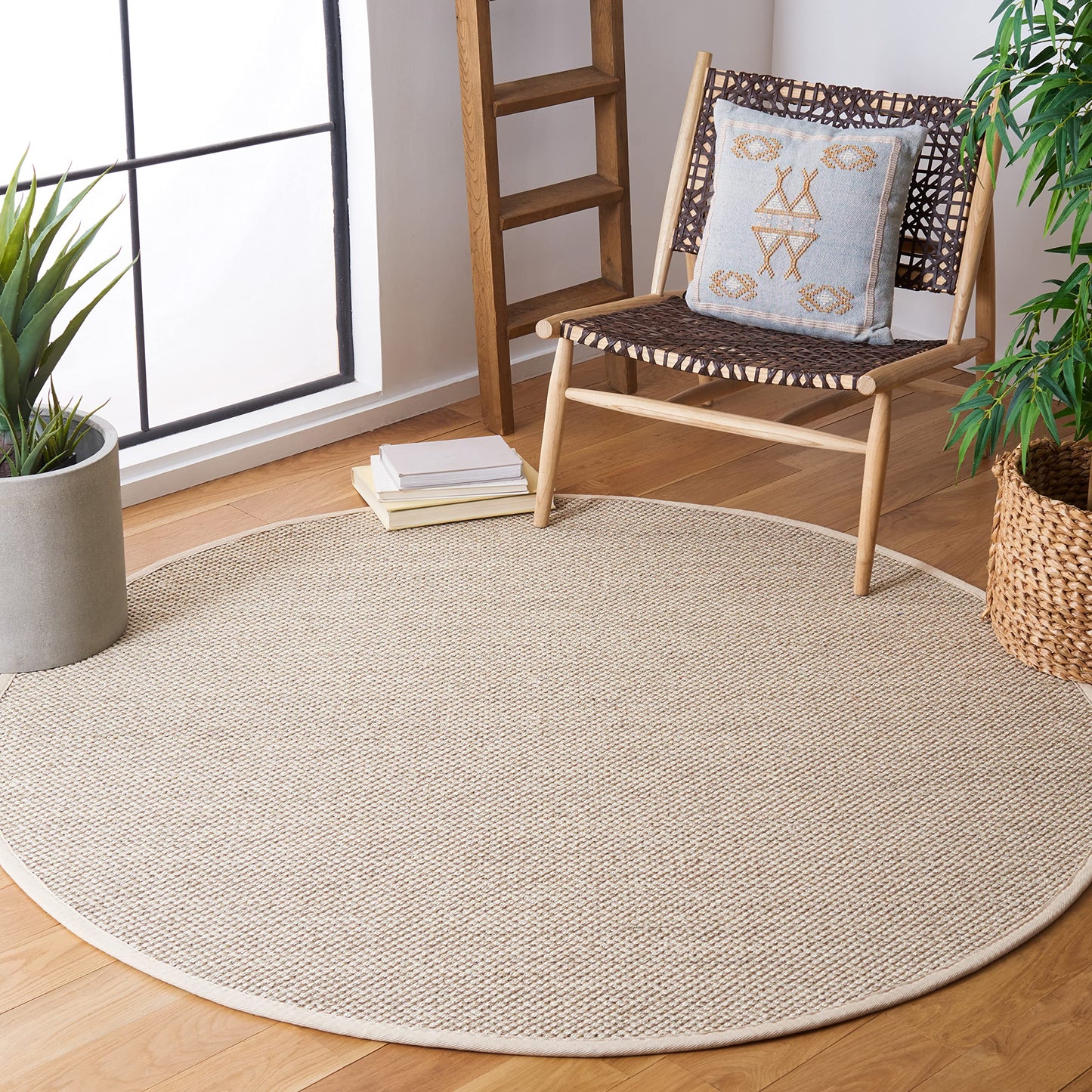 SAFAVIEH Area Rug 9' Round - Natural Fiber Collection - Marble & Beige, Sisal, Woven Design with Border (NF143C)