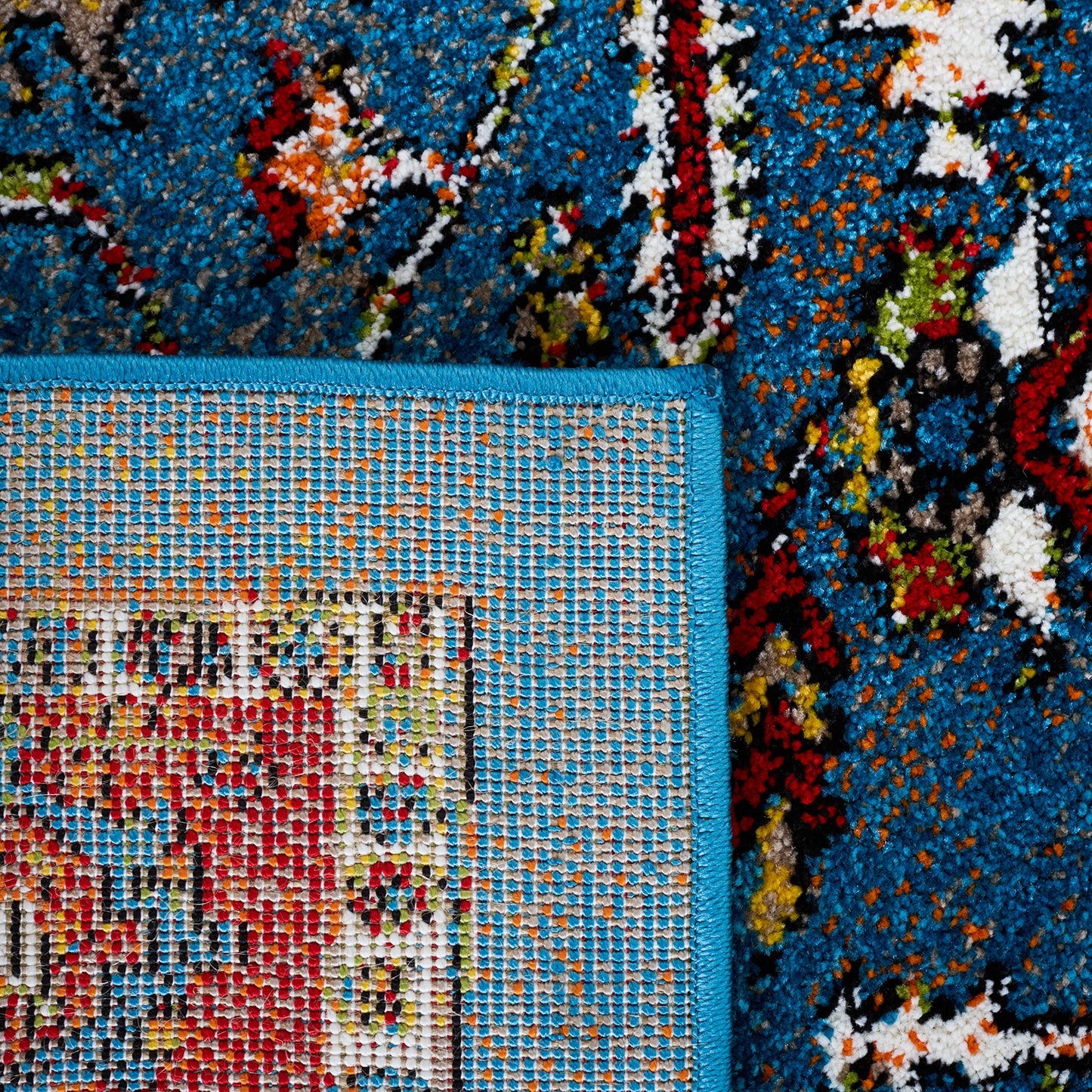 SAFAVIEH Vintage Hamadan Collection Accent Rug - 4' x 6', Blue & Red, Oriental Medallion Design, Non-Shedding & Easy Care, Ideal for High Traffic Areas in Entryway, Living Room, Bedroom (VTH266M)