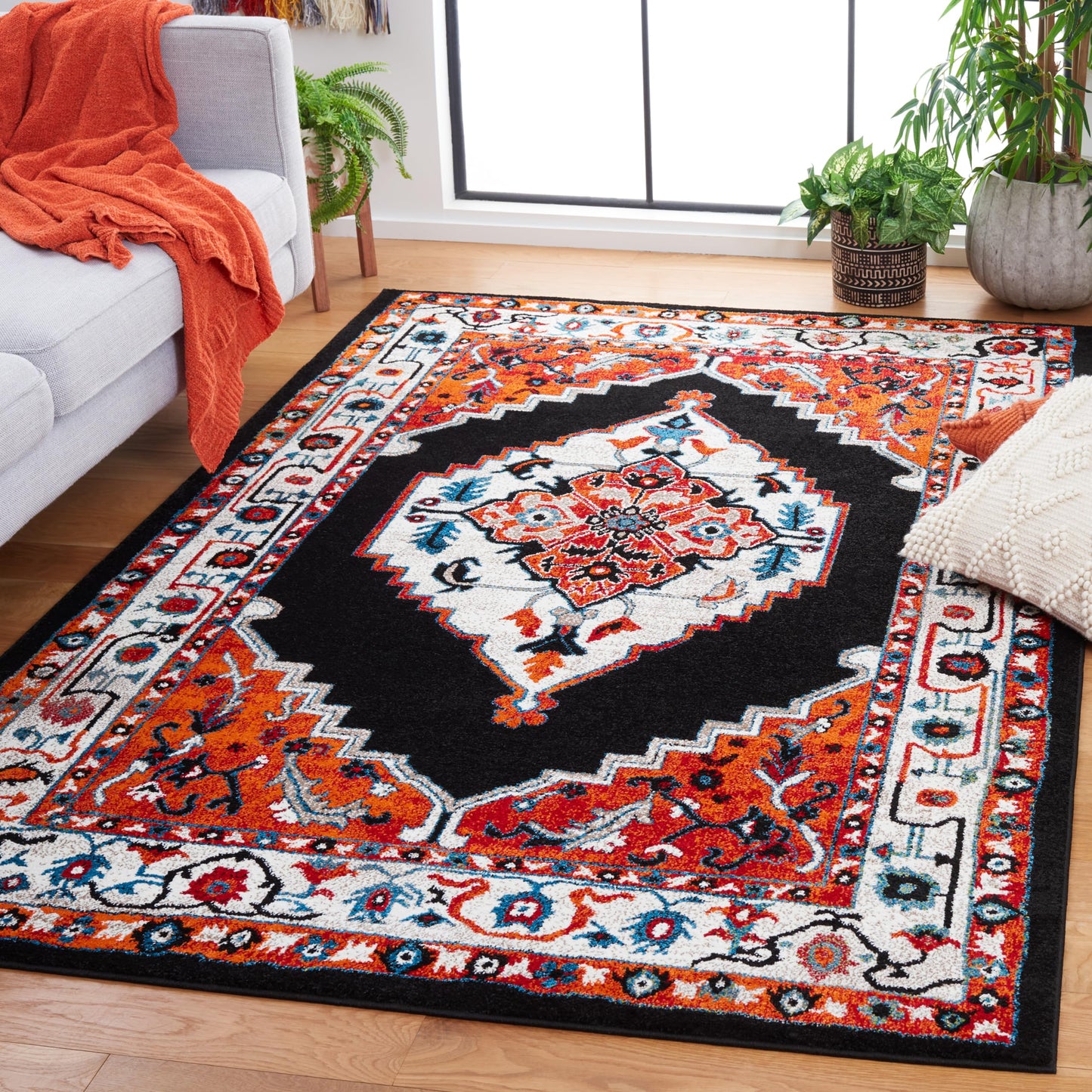 SAFAVIEH Vintage Hamadan Collection Accent Rug - 4' x 6', Red & Black, Medallion Design, Non-Shedding & Easy Care, Ideal for High Traffic Areas in Entryway, Living Room, Bedroom (VTH225P)
