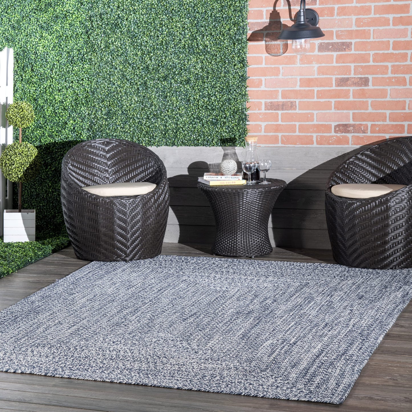 nuLOOM 2' x 3' Solid Hand Braided Indoor/Outdoor Area Rug, Pet-Friendly, High Traffic, Weather Resistant, for Patio, Balcony, Bedroom, Living Room, Dining Room, Wynn Navy