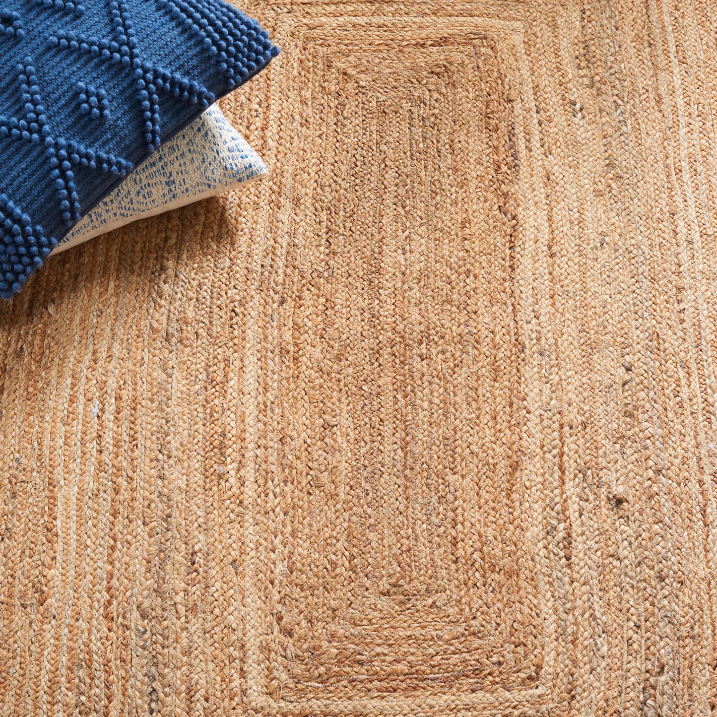 SAFAVIEH Natural Fiber Collection Accent Rug - 3' x 5', Natural & Blue, Handmade Flat Weave Boho Farmhouse Rustic Border Jute, Ideal for High Traffic Areas in Entryway, Living Room, Bedroom (NFB852M)
