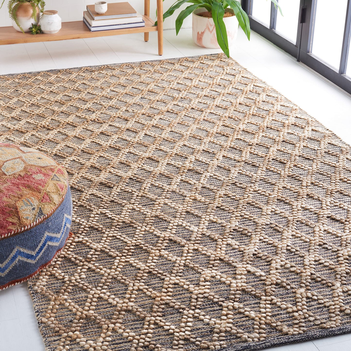 SAFAVIEH Natural Fiber Collection Accent Rug - 4' x 6', Natural & Black, Flat Weave Farmhouse Geometric Jute Design, Ideal for High Traffic Areas in Entryway, Living Room, Bedroom (NF382A)