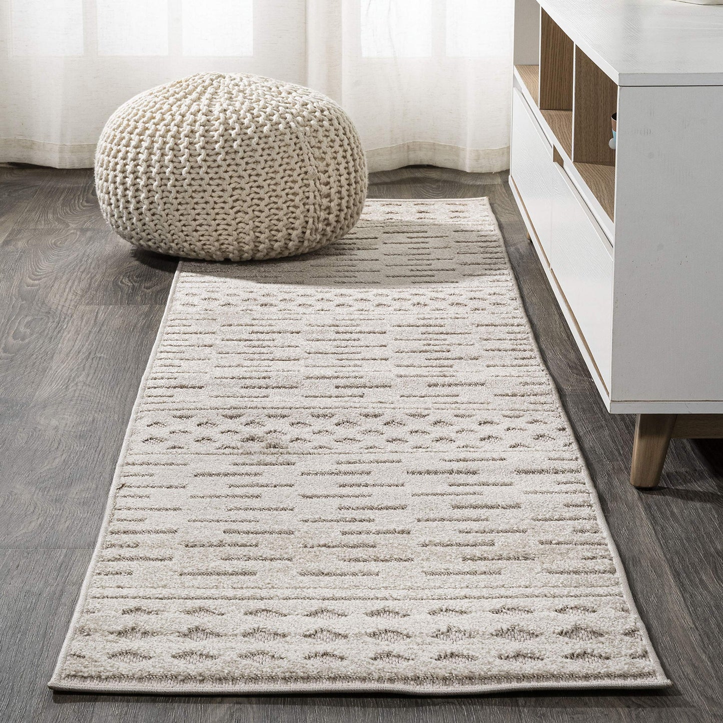 JONATHAN Y Moroccan Geometric Indoor Outdoor Runner Rug 2X8 Beige, Xlendi High-Low Pile for Backyard, Patio, Porch, Easy-Cleaning, High Traffic, Pet-Friendly, Non-Shedding (SBH100A-28)