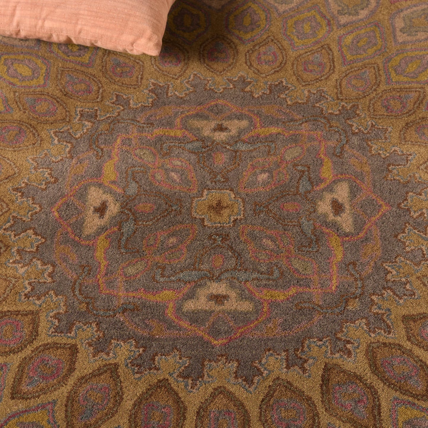 SAFAVIEH Heritage Collection Accent Rug - 2' x 3', Light Brown & Grey, Handmade Traditional Oriental Wool, Ideal for High Traffic Areas in Entryway, Living Room, Bedroom (HG914A)