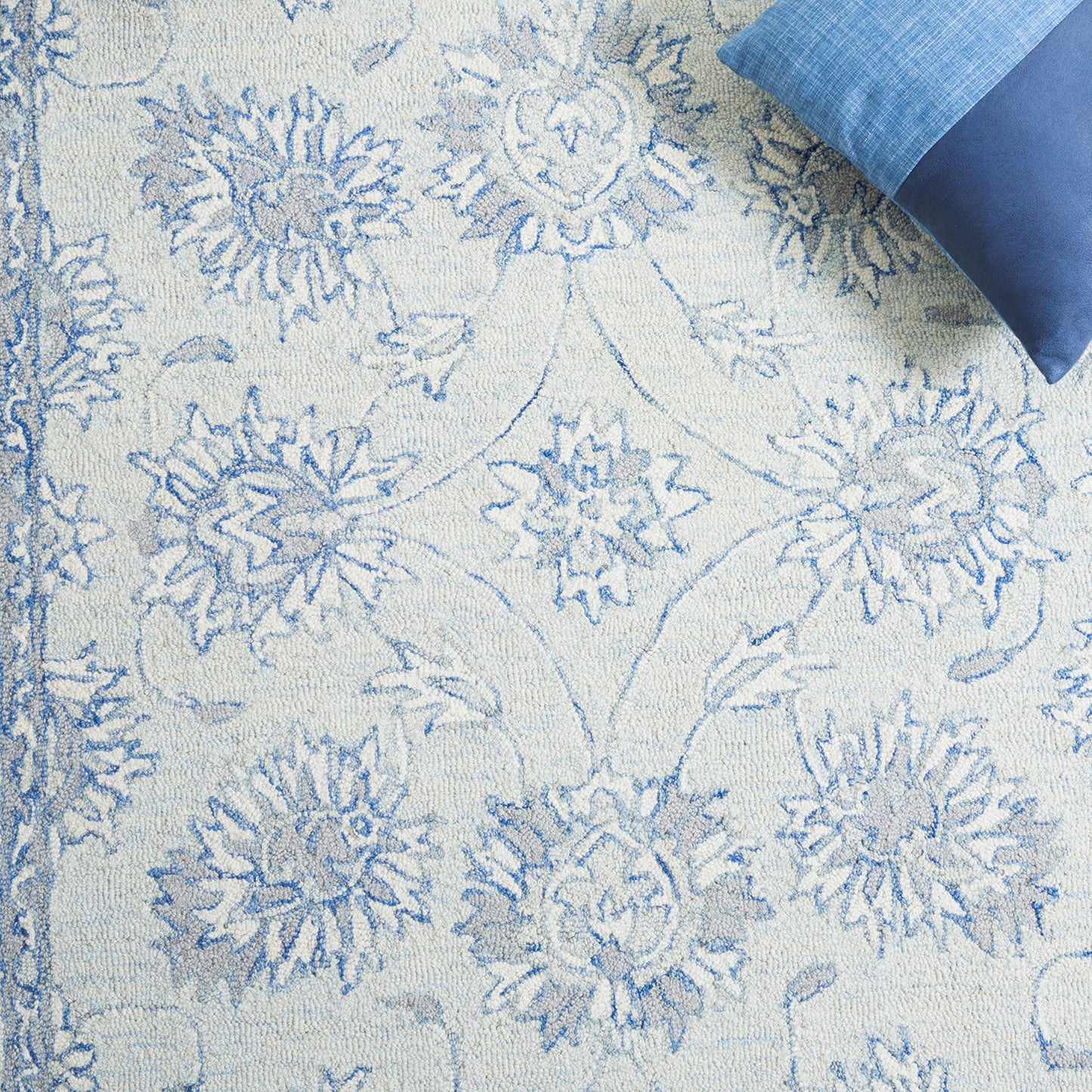 SAFAVIEH Micro-Loop Collection Area Rug - 9' x 12', Light Blue & Ivory, Handmade Wool, Ideal for High Traffic Areas in Living Room, Bedroom (MLP536L)
