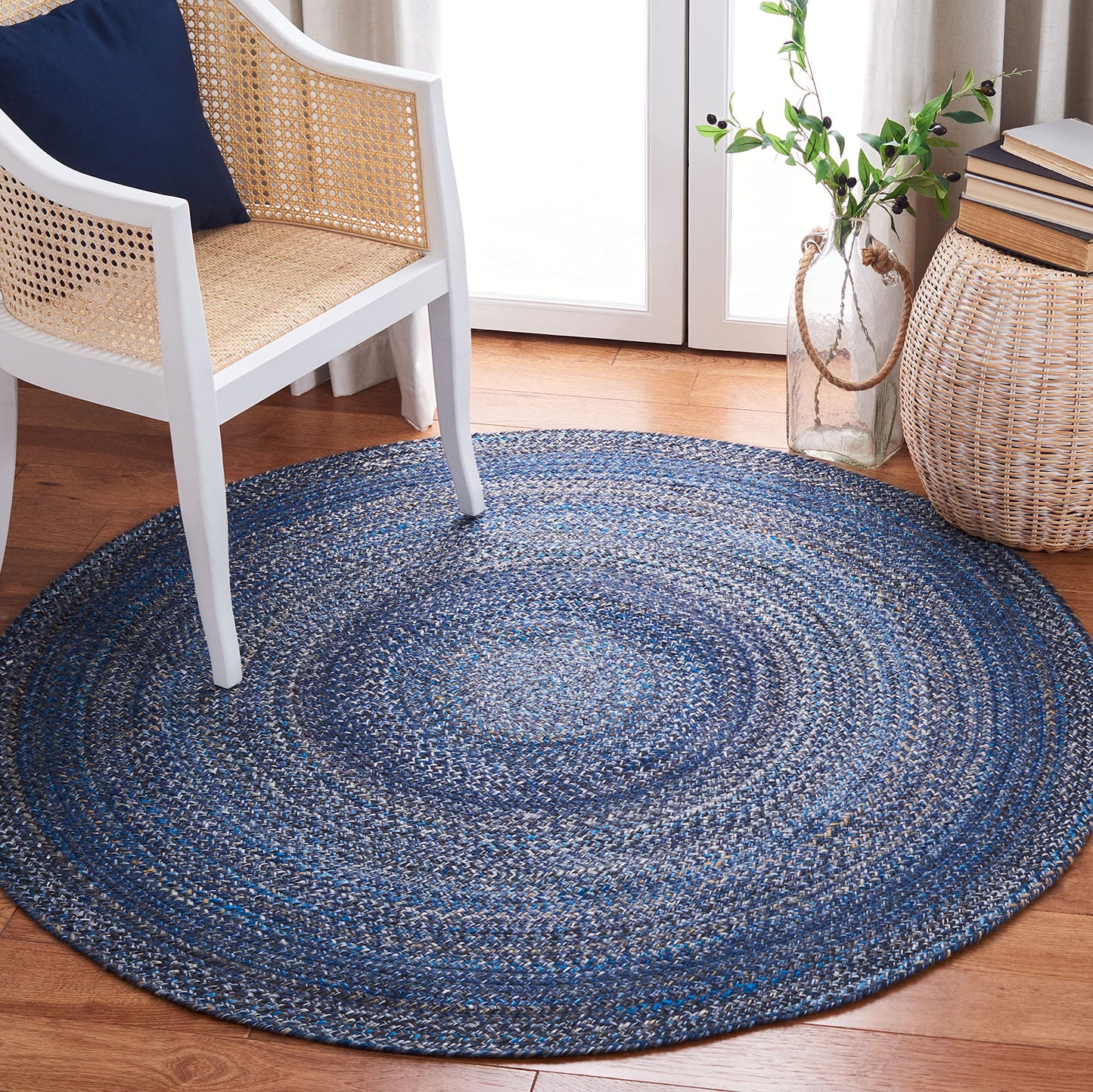 SAFAVIEH Braided Collection 5' Round Navy BRD851N Handmade Country Cottage Reversible Area Rug