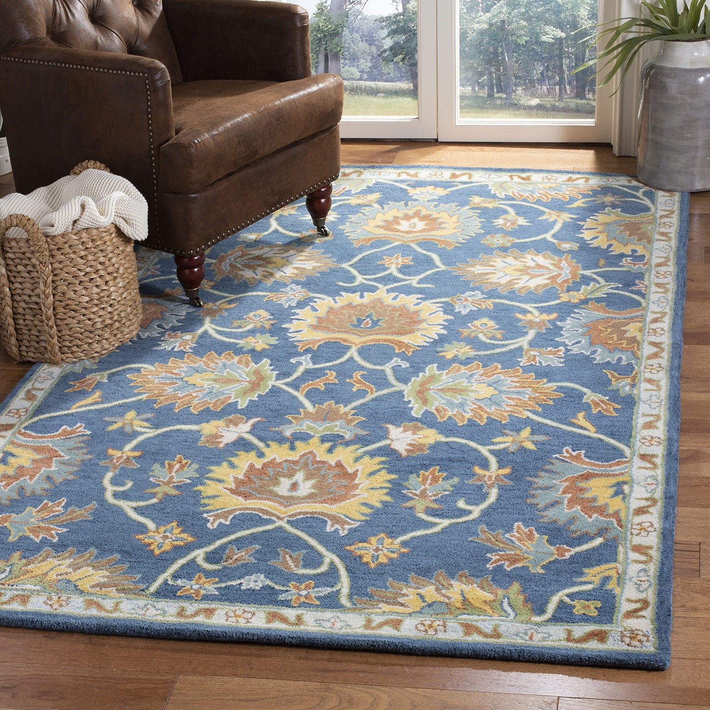 SAFAVIEH Heritage Collection Area Rug - 9' x 12', Navy, Handmade Traditional Oriental Wool, Ideal for High Traffic Areas in Living Room, Bedroom (HG654A)