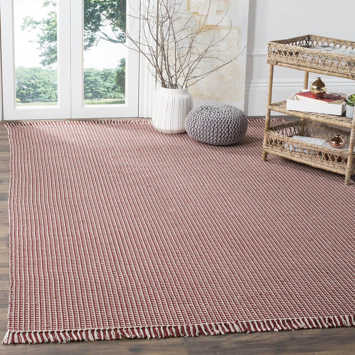 SAFAVIEH Area Rug 8x10 - Montauk Collection - Large - Ivory & Red, Handmade Flat Weave Cotton, Boho Farmhouse Design, Ideal for Living Room, Bedroom, Office, Dining Space (MTK340C)