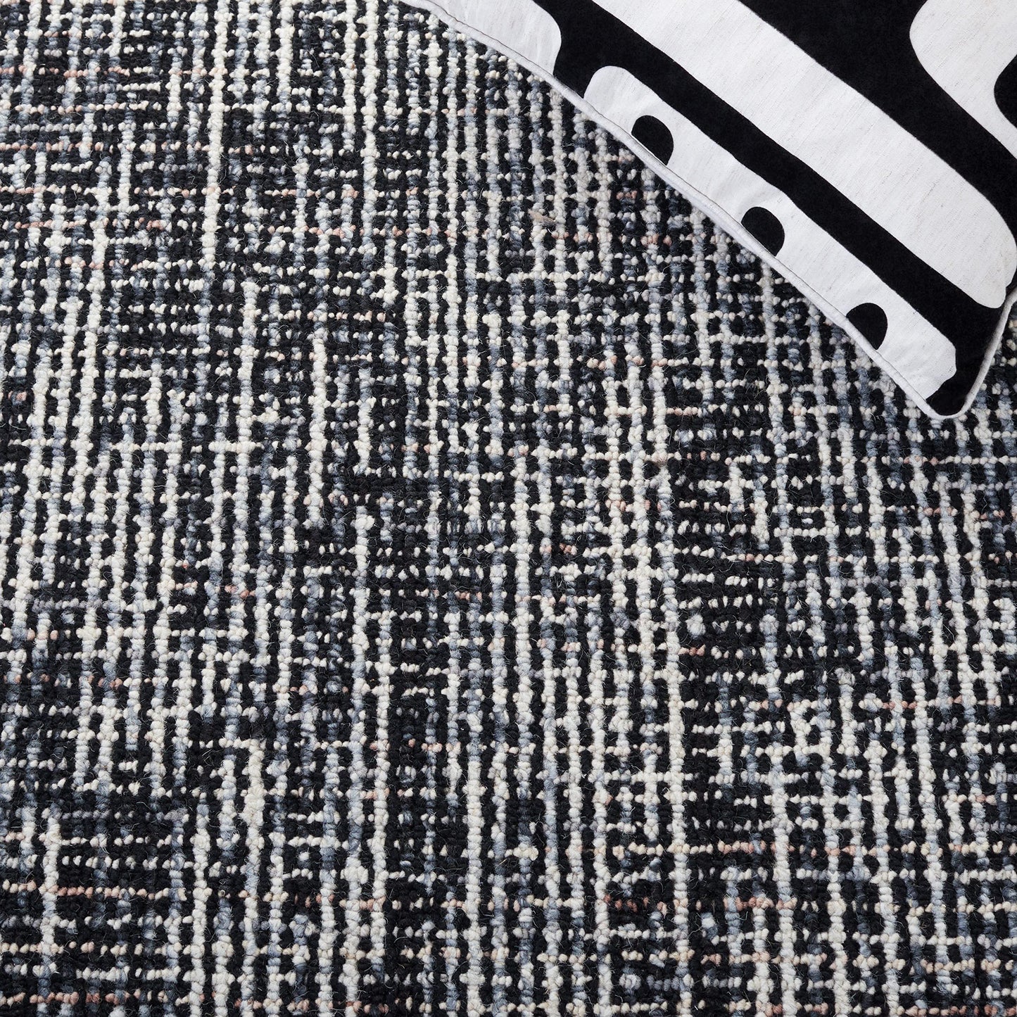SAFAVIEH Abstract Collection Area Rug - 6' x 9', Black & Grey, Handmade Wool, Ideal for High Traffic Areas in Living Room, Bedroom (ABT468L)