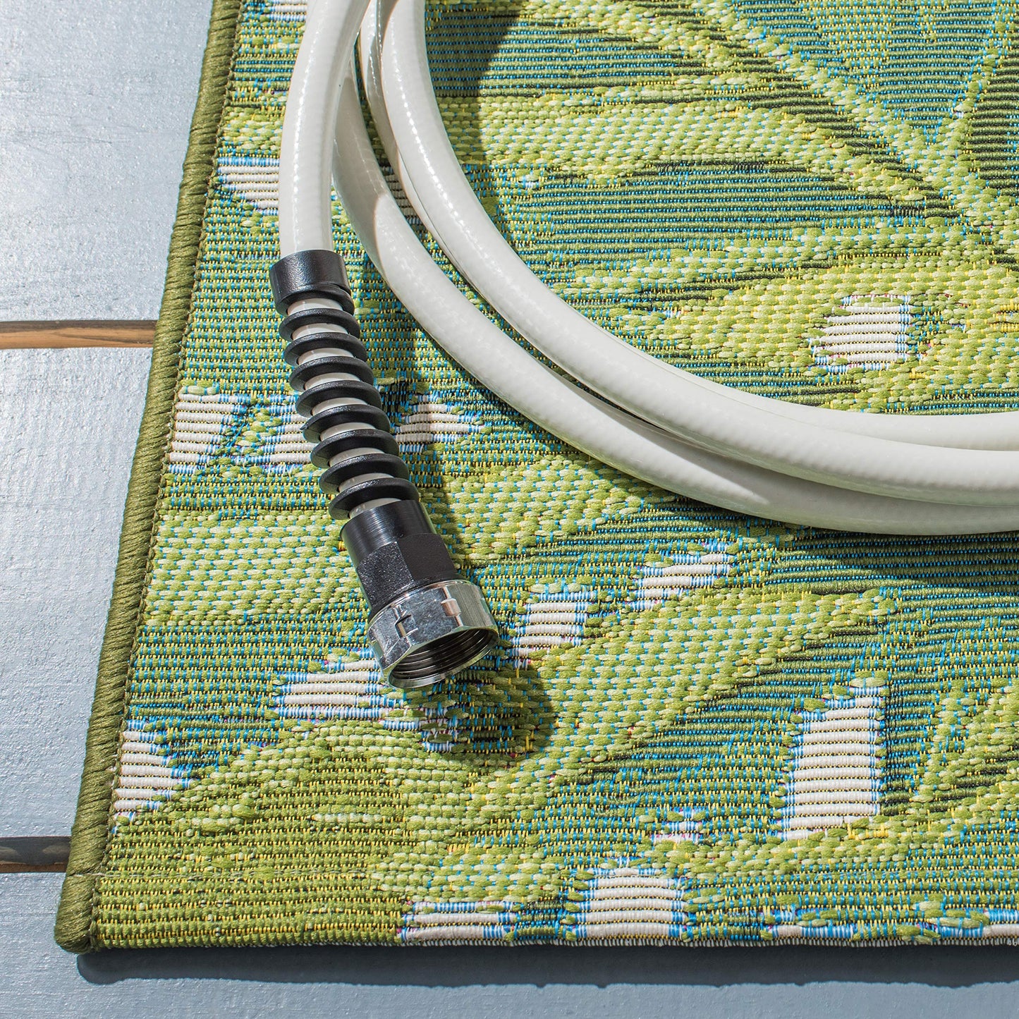 SAFAVIEH Washable Rug Outdoor Barbados Collection - 4' x 6', Green & Pink, Non-Shedding & Easy to Clean, Ideal for Patio, Backyard, Mudroom (BAR516X)