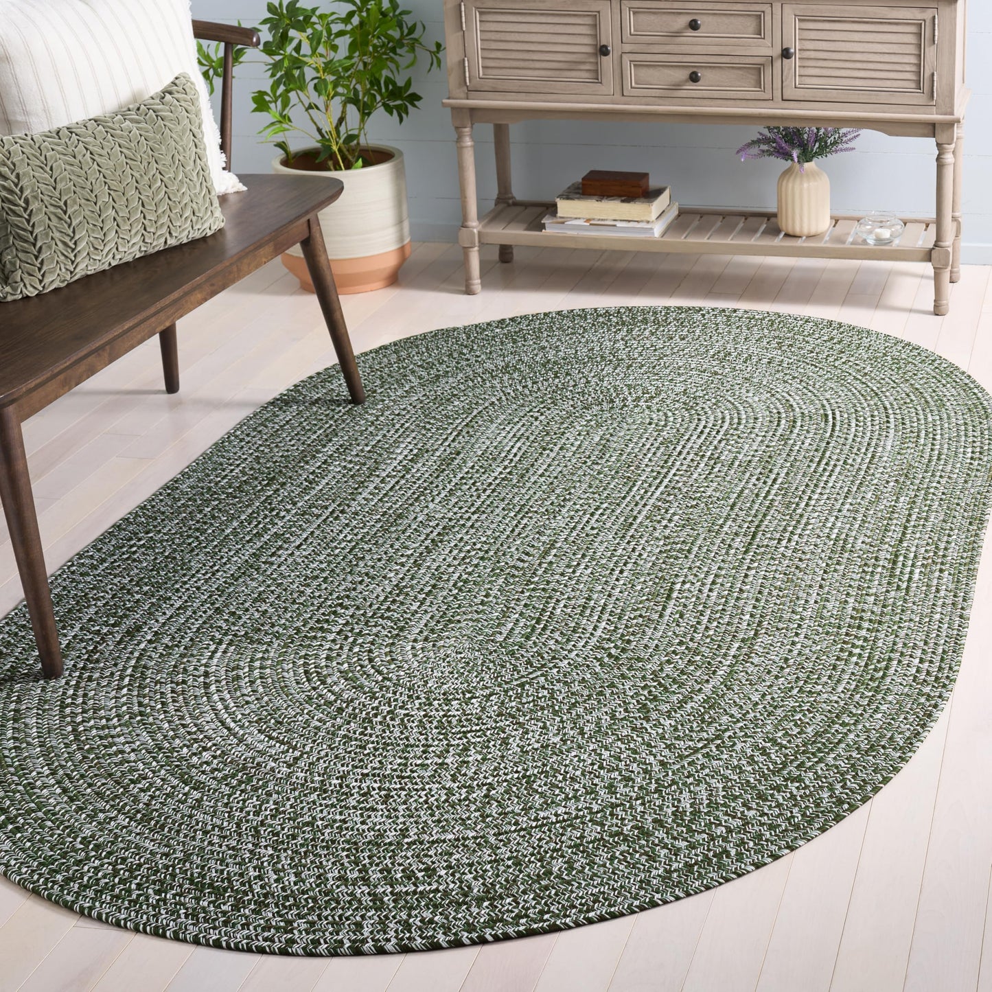SAFAVIEH Washable Rug Outdoor Braided Collection - 4' x 6' Oval, Dark Green, Handmade & Reversible, Non-Shedding & Easy to Clean, Ideal for Patio, Backyard, Mudroom (BRA260X)