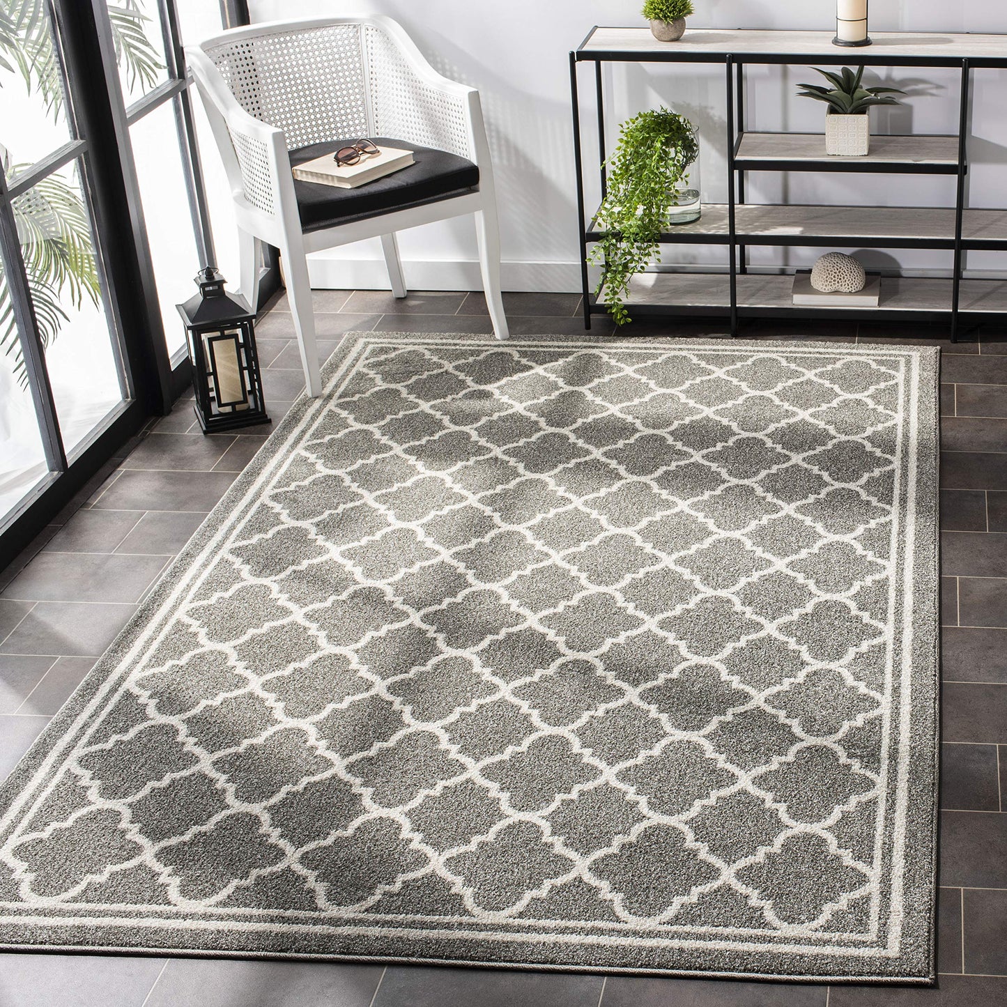 SAFAVIEH Amherst Collection Accent Rug - 4' x 6', Dark Grey & Beige, Moroccan Trellis Design, Non-Shedding & Easy Care, Ideal for High Traffic Areas in Entryway, Living Room, Bedroom (AMT422R)