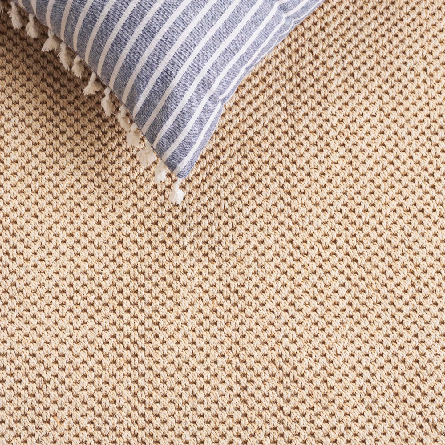 SAFAVIEH Area Rug 6x9 - Natural Fiber Collection - Maize & Linen Color, Sisal, Woven Design with Border (NF141B)