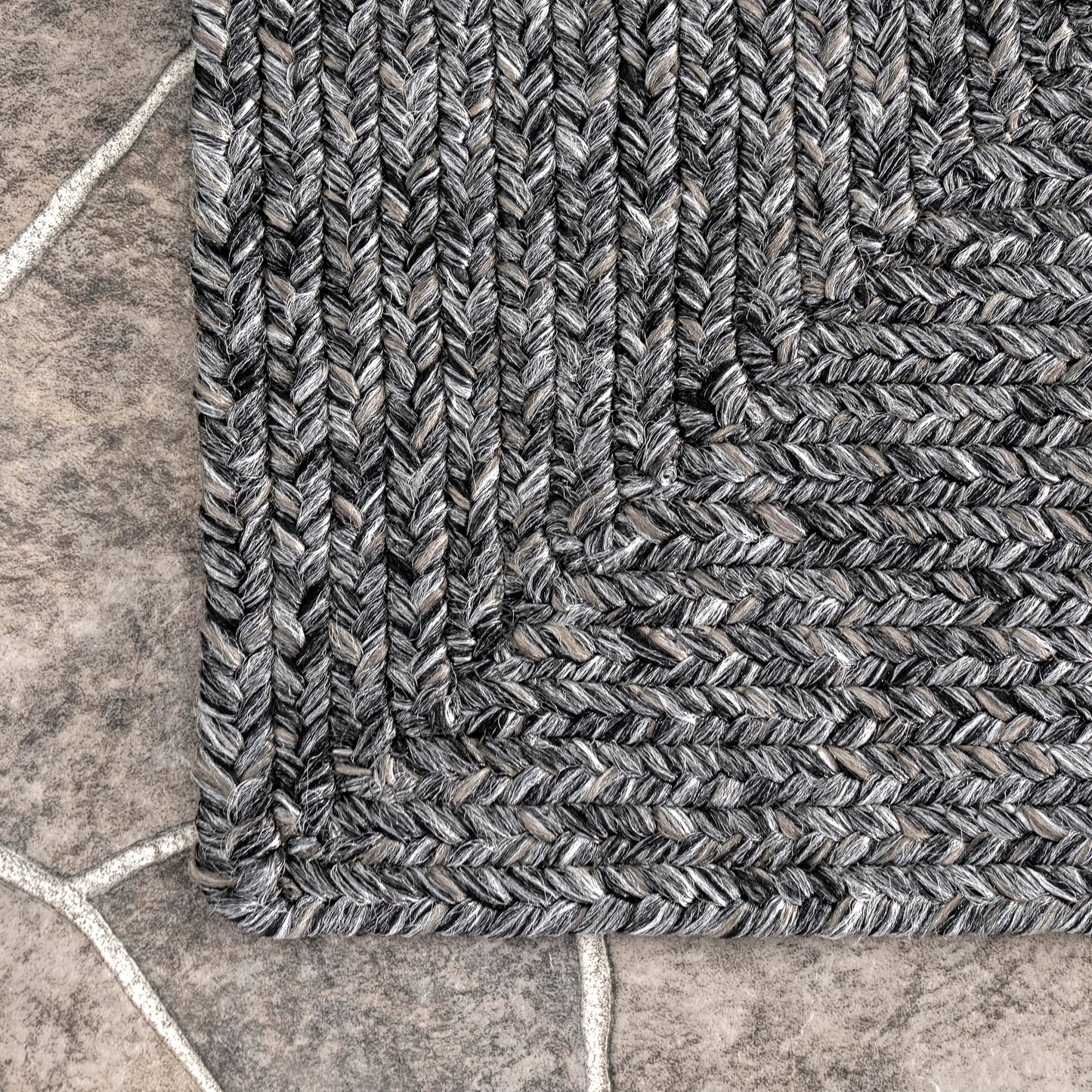nuLOOM 4' x 6' Solid Hand Braided Indoor/Outdoor Area Rug, Pet-Friendly, High Traffic, Weather Resistant, for Patio, Balcony, Bedroom, Living, Dining Room, Wynn Charcoal