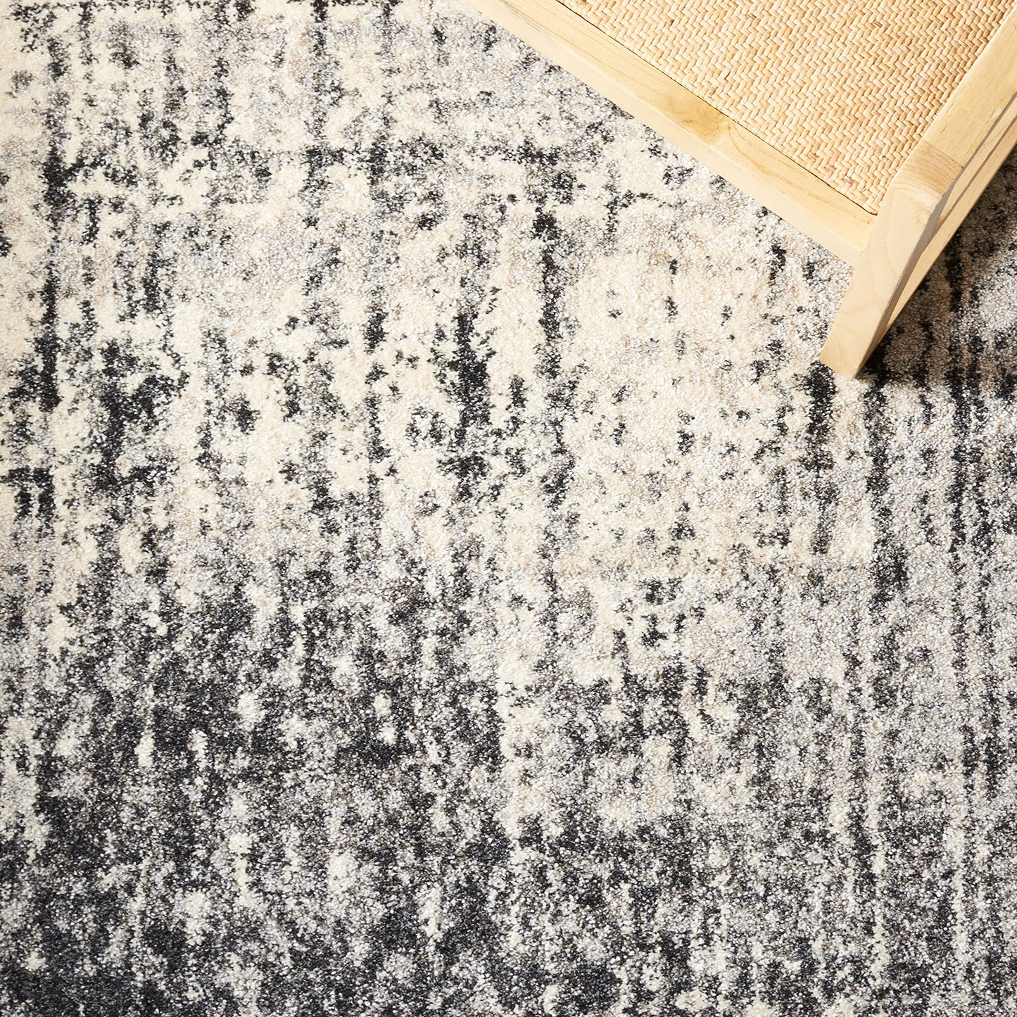 SAFAVIEH Retro Collection Area Rug - 8' x 10', Black & Light Grey, Modern Abstract Design, Non-Shedding & Easy Care, Ideal for High Traffic Areas in Living Room, Bedroom (RET2770-9079)