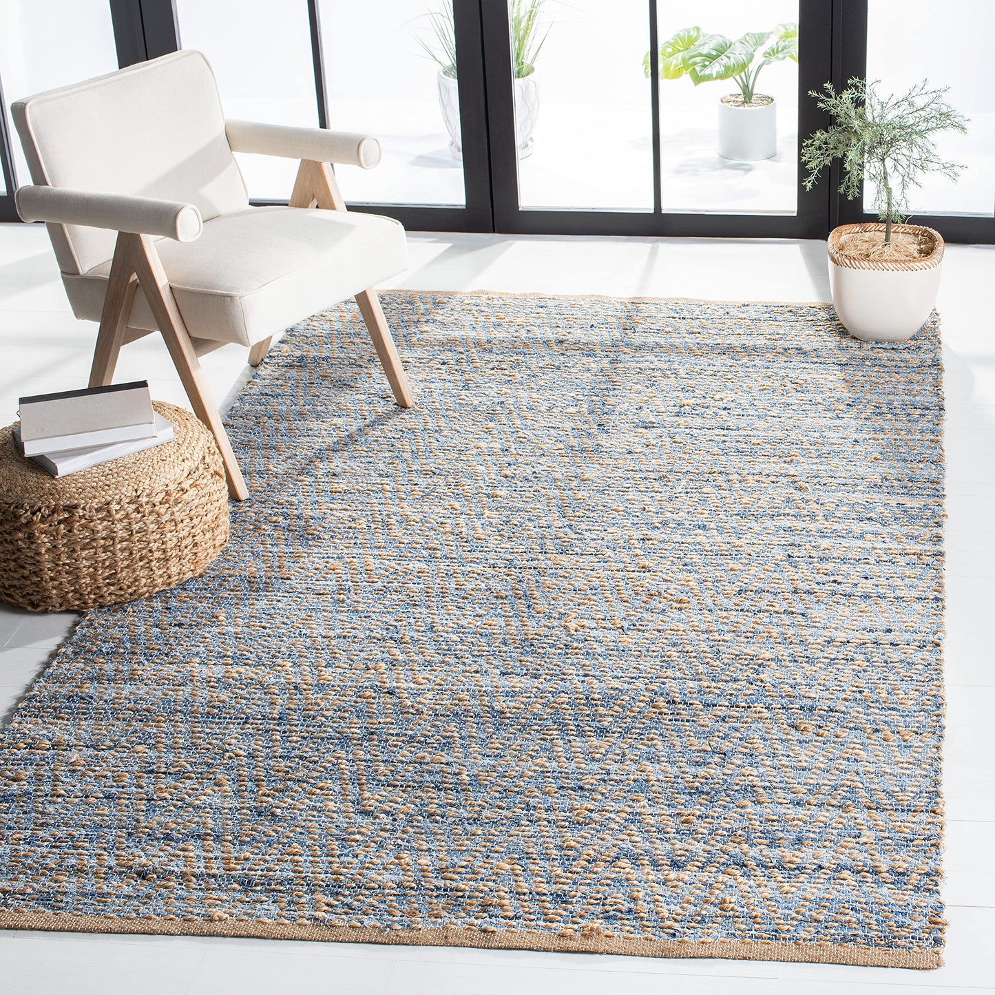 SAFAVIEH Cape Cod Collection Accent Rug - 4' x 6', Natural & Blue, Handmade Flat Weave Coastal Braided Jute, Ideal for High Traffic Areas in Entryway, Living Room, Bedroom (CAP350A)