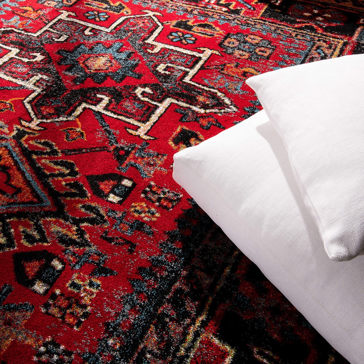SAFAVIEH Vintage Hamadan Collection Area Rug - 4' Square, Red & Multi, Traditional Persian Design, Non-Shedding & Easy to Clean, Ideal for Living Room, Bedroom, Dining Space (VTH211A)