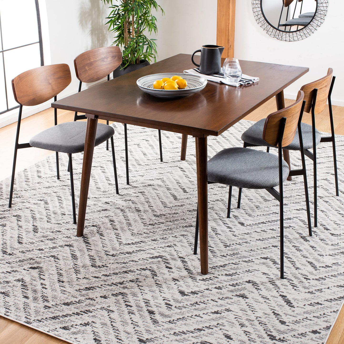 SAFAVIEH Adirondack Collection Area Rug - 6' x 9', Ivory & Charcoal, Chevron Design, Non-Shedding & Easy Care, Ideal for High Traffic Areas in Living Room, Bedroom (ADR104N)