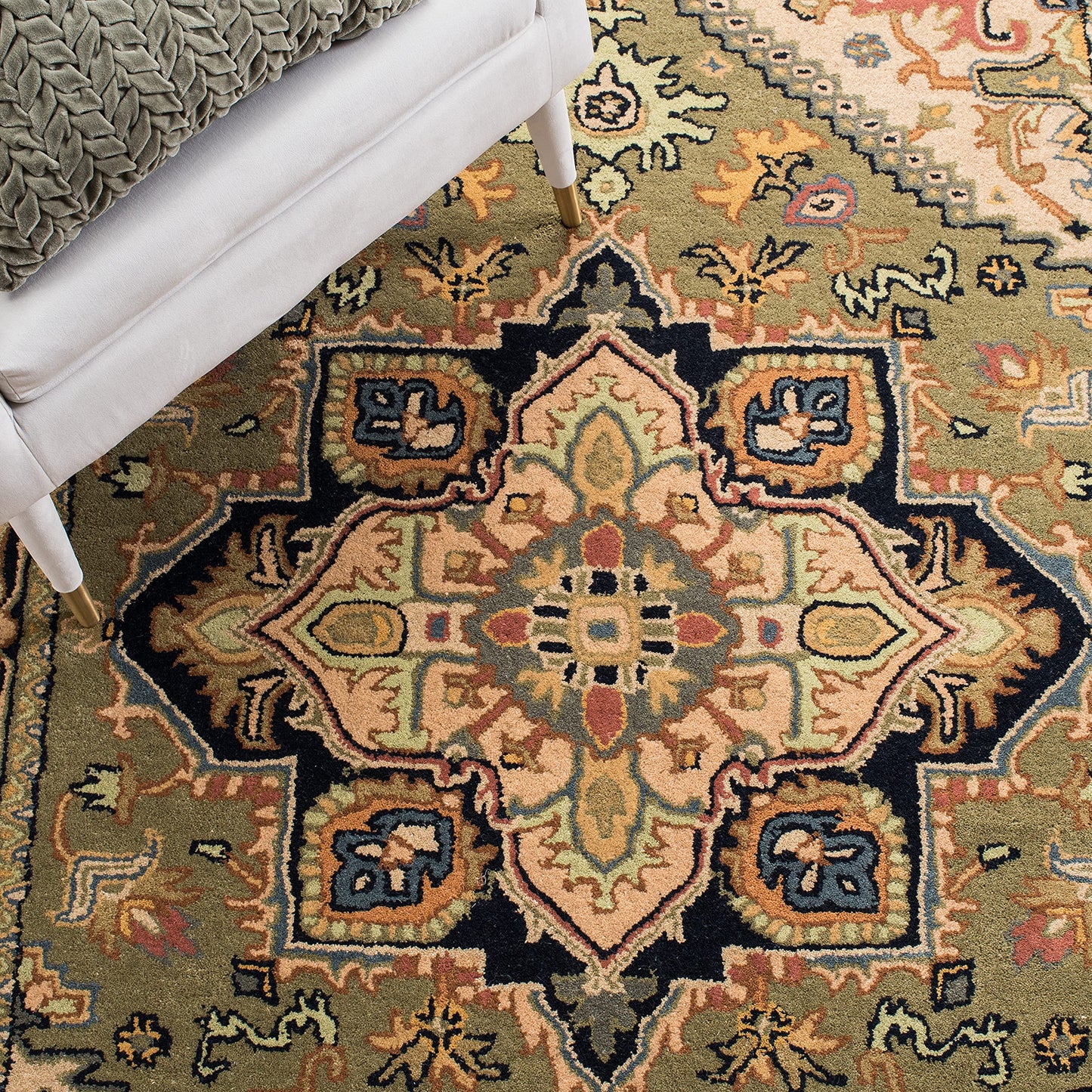 SAFAVIEH Area Rug 11x15 - Heritage Collection - Large - Green & Light Brown, Handmade Wool, Traditional Oriental Medallion Design, Ideal for Living Room, Bedroom, Dining Space (HG625Y)