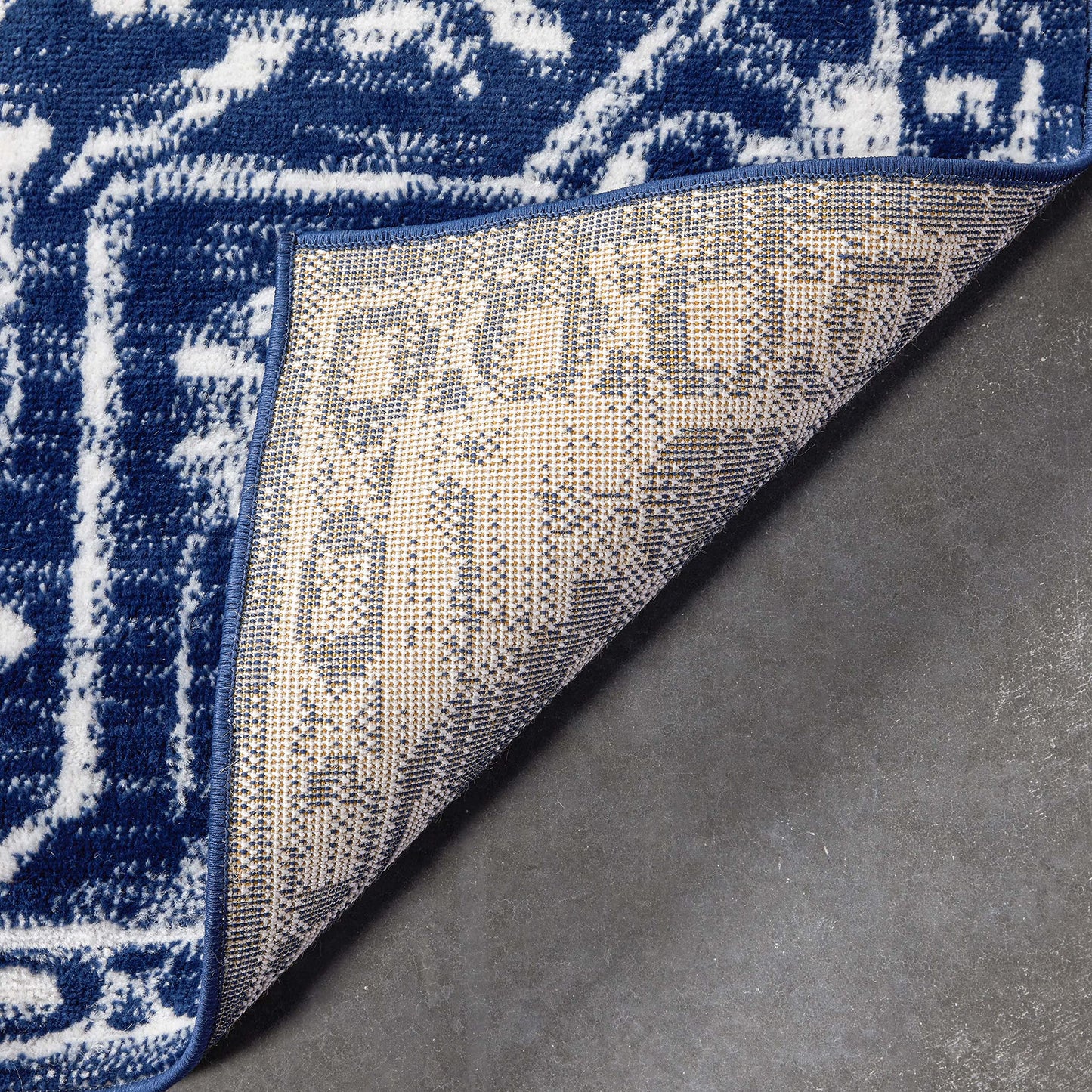 Well Woven Della Dark Blue Vintage Medallion Pattern Area Rug (7'3" x 9'3")
